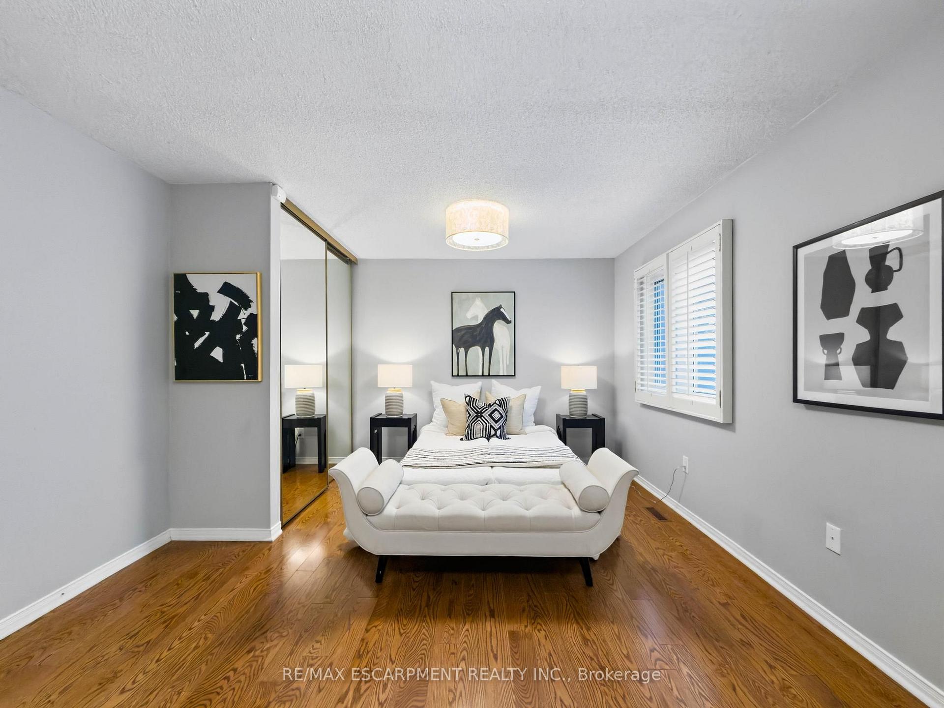 Photo 24 of 45 Tradewind Drive, Oakville, Bronte — HOMEH