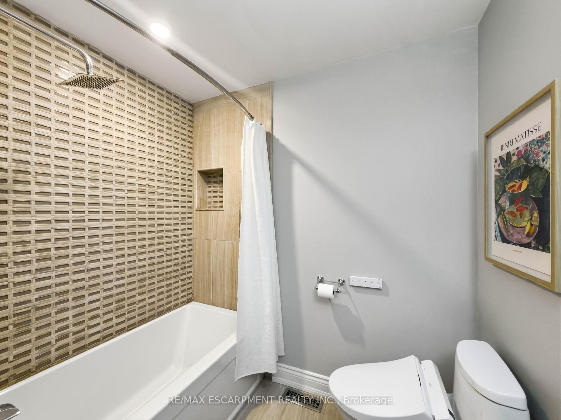 Photo 30 of 45 Tradewind Drive, Oakville, Bronte — HOMEH