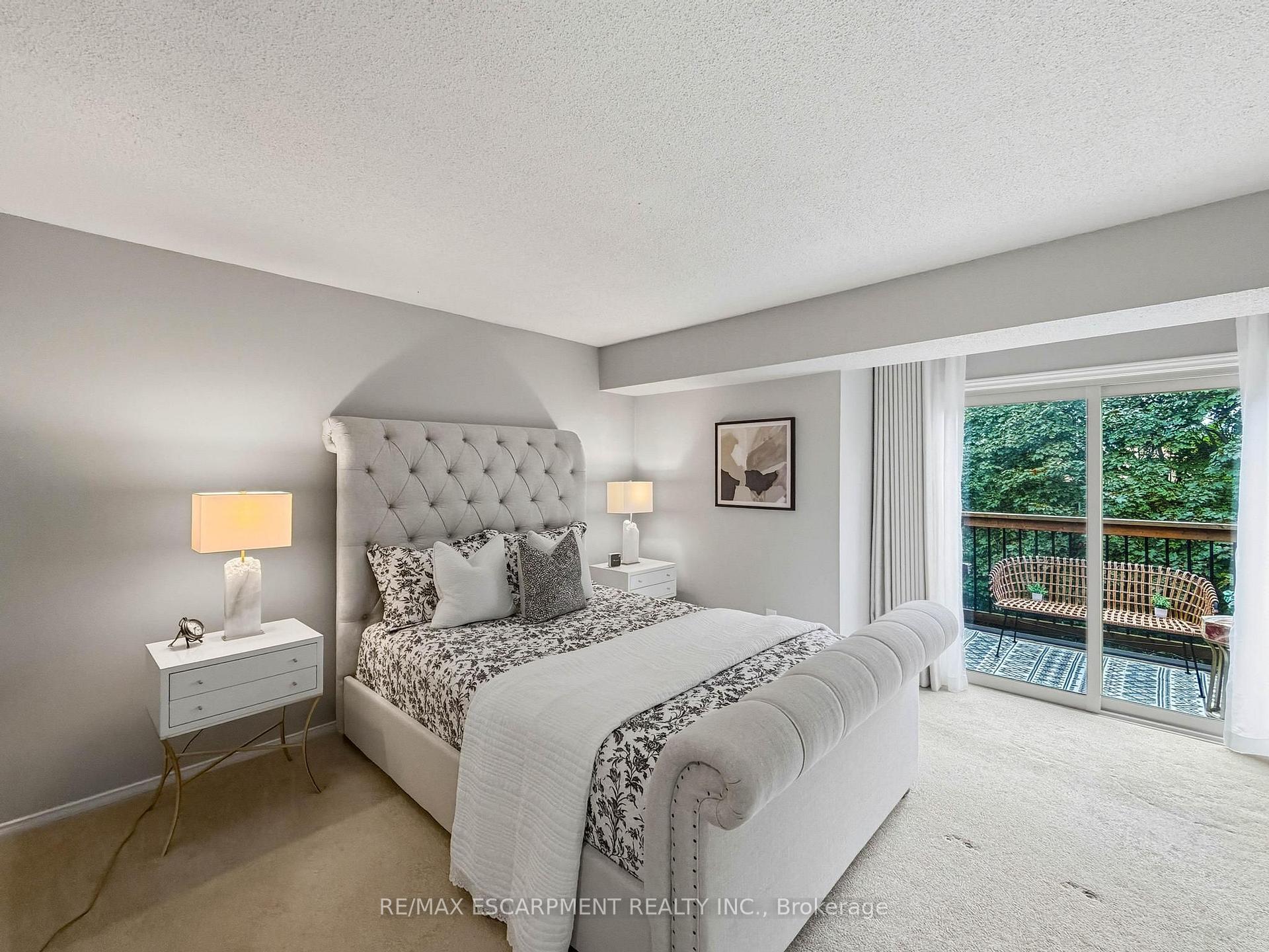 Photo 35 of 45 Tradewind Drive, Oakville, Bronte — HOMEH