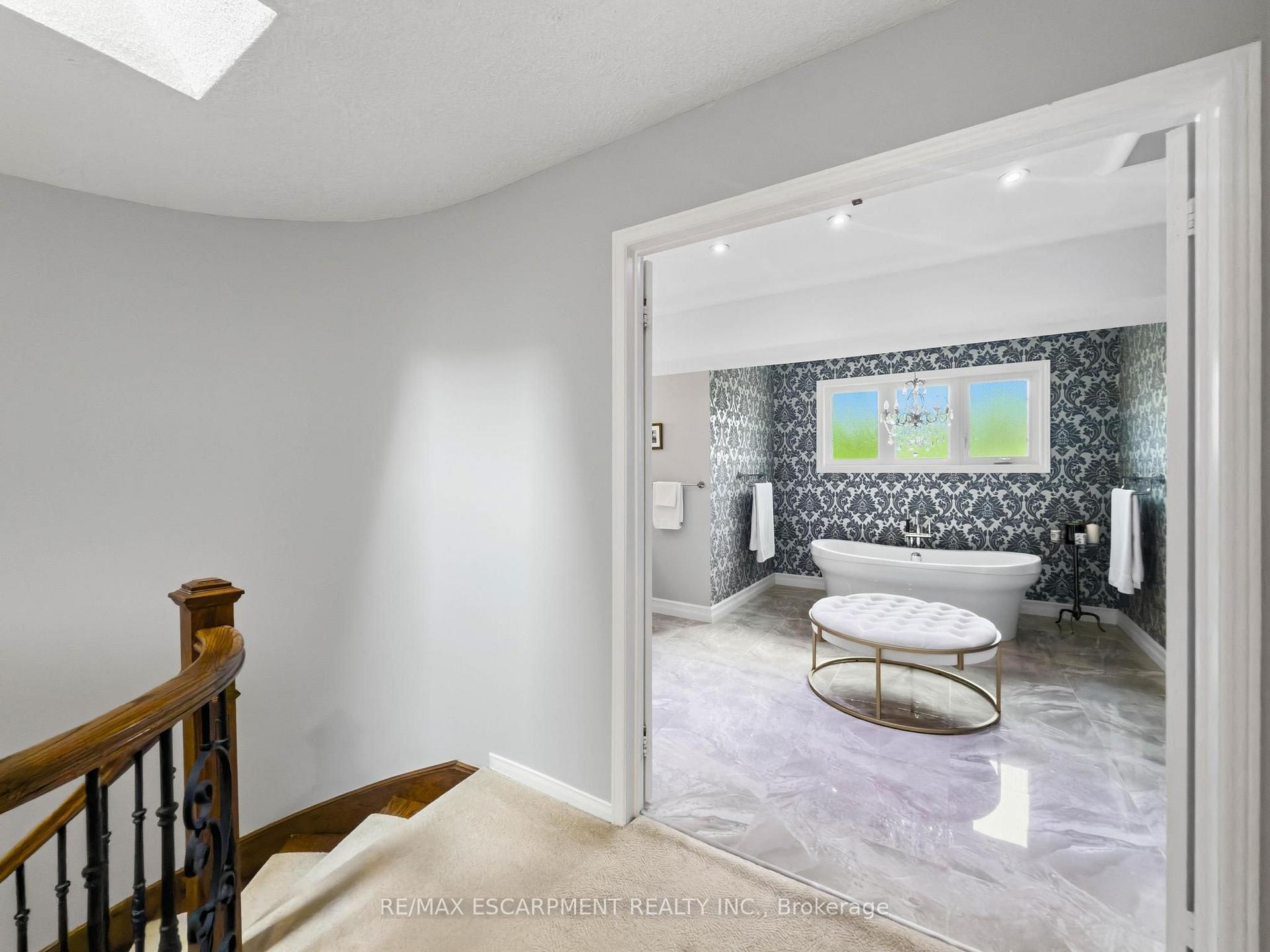 Photo 36 of 45 Tradewind Drive, Oakville, Bronte — HOMEH
