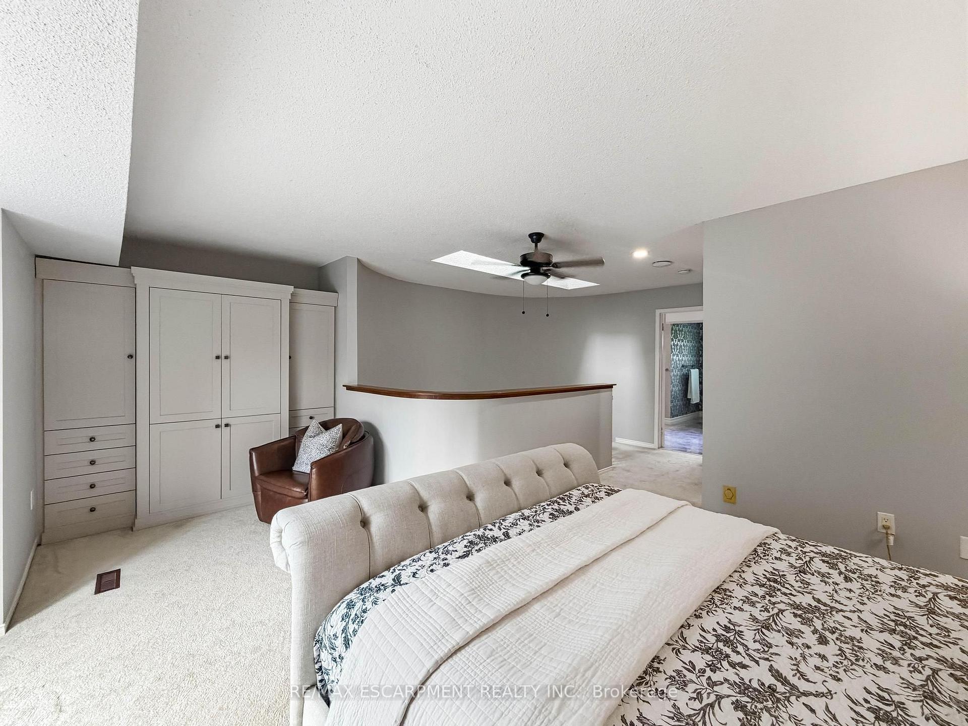 Photo 37 of 45 Tradewind Drive, Oakville, Bronte — HOMEH