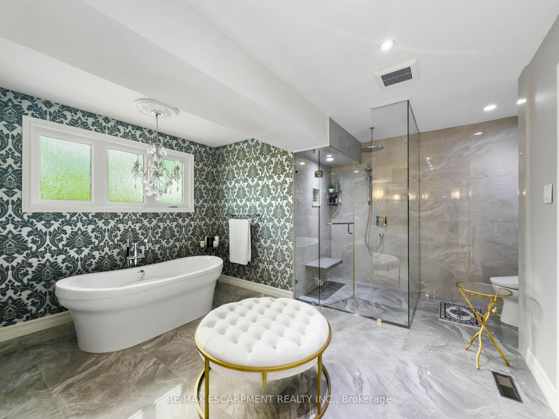 Photo 38 of 45 Tradewind Drive, Oakville, Bronte — HOMEH