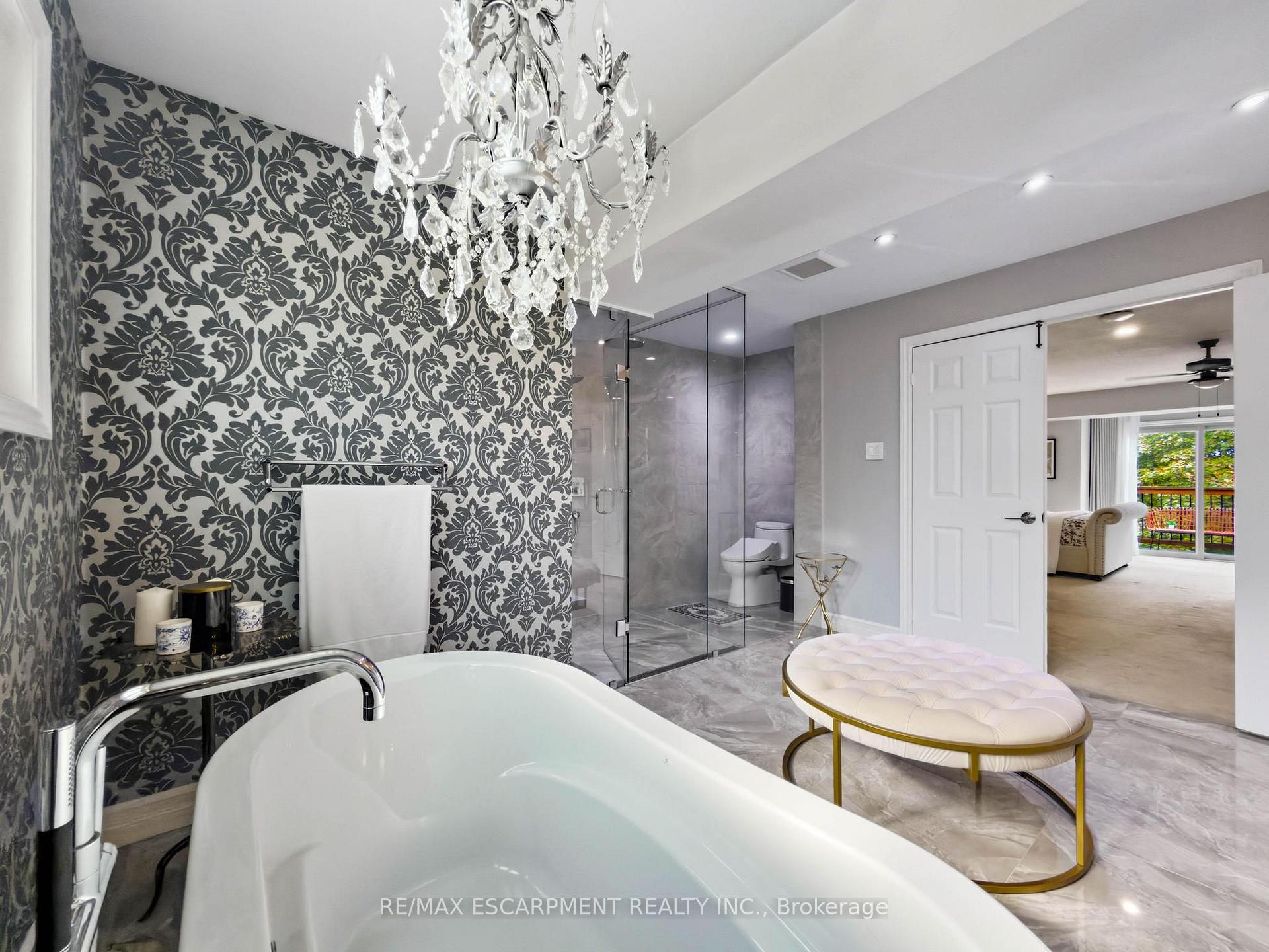Photo 39 of 45 Tradewind Drive, Oakville, Bronte — HOMEH