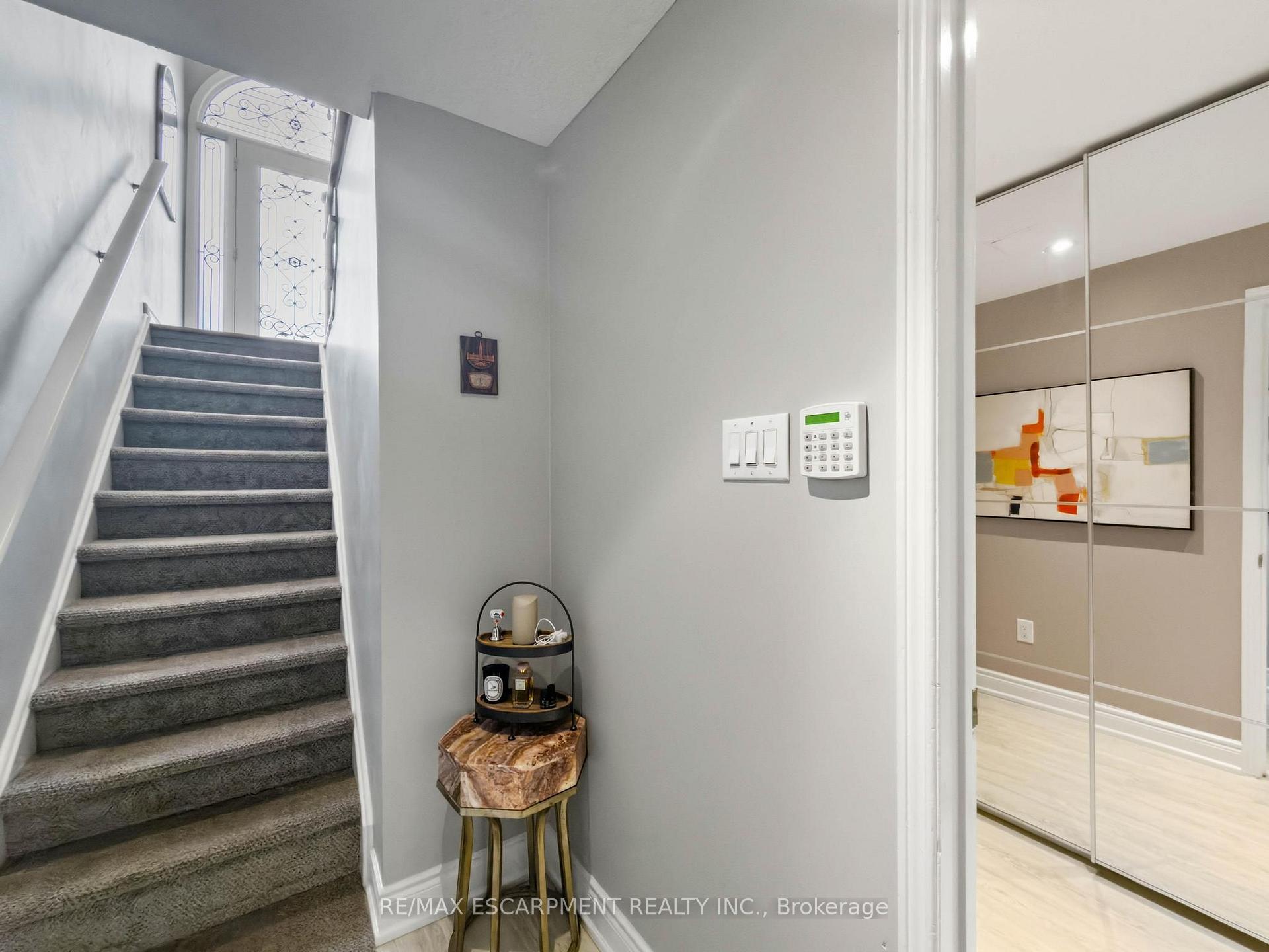 Photo 43 of 45 Tradewind Drive, Oakville, Bronte — HOMEH