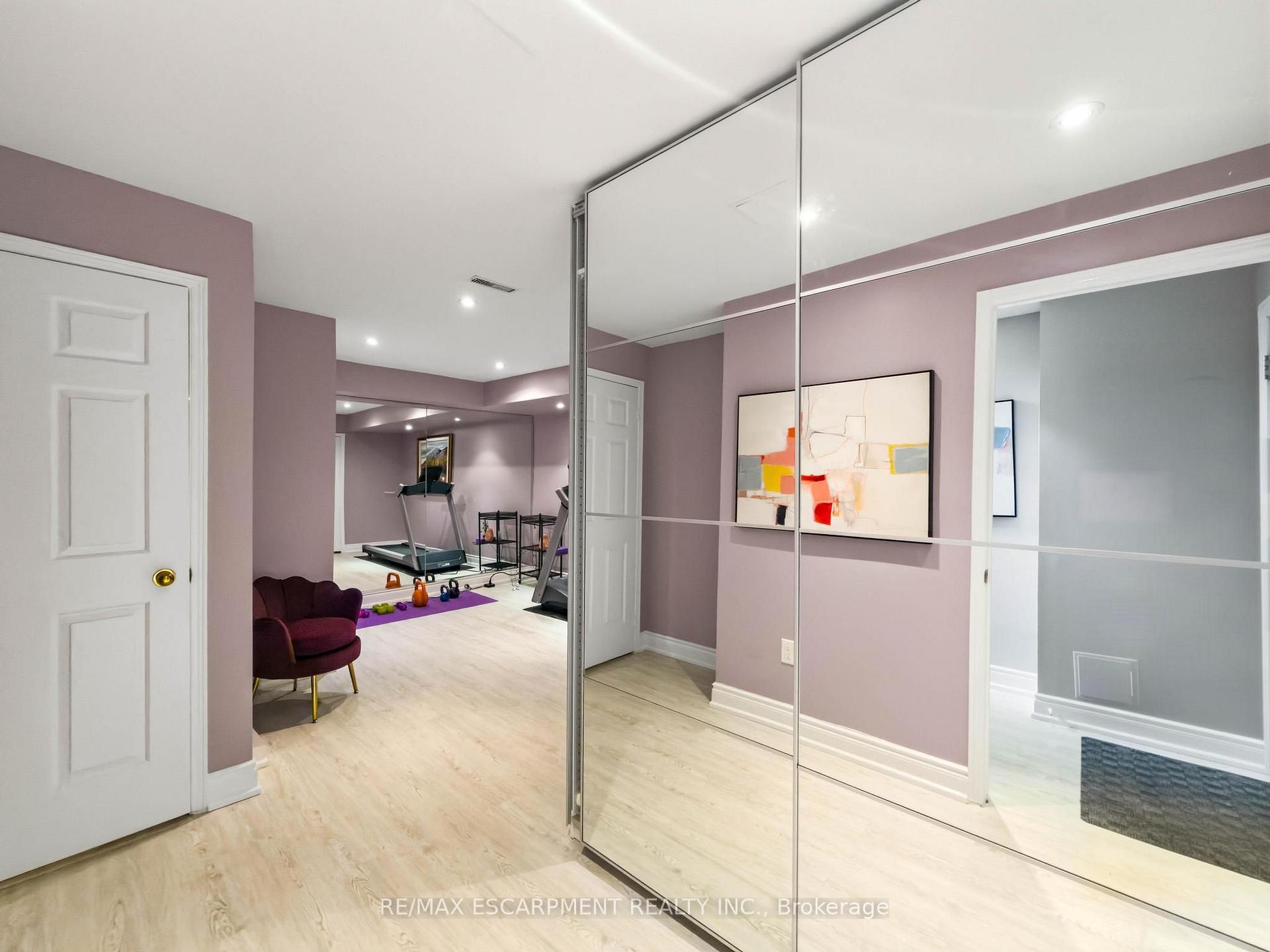 Photo 46 of 45 Tradewind Drive, Oakville, Bronte — HOMEH
