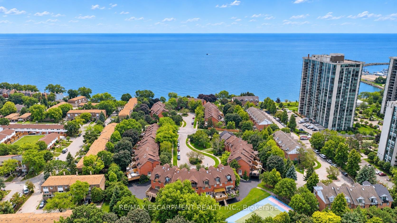 Photo 49 of 45 Tradewind Drive, Oakville, Bronte — HOMEH