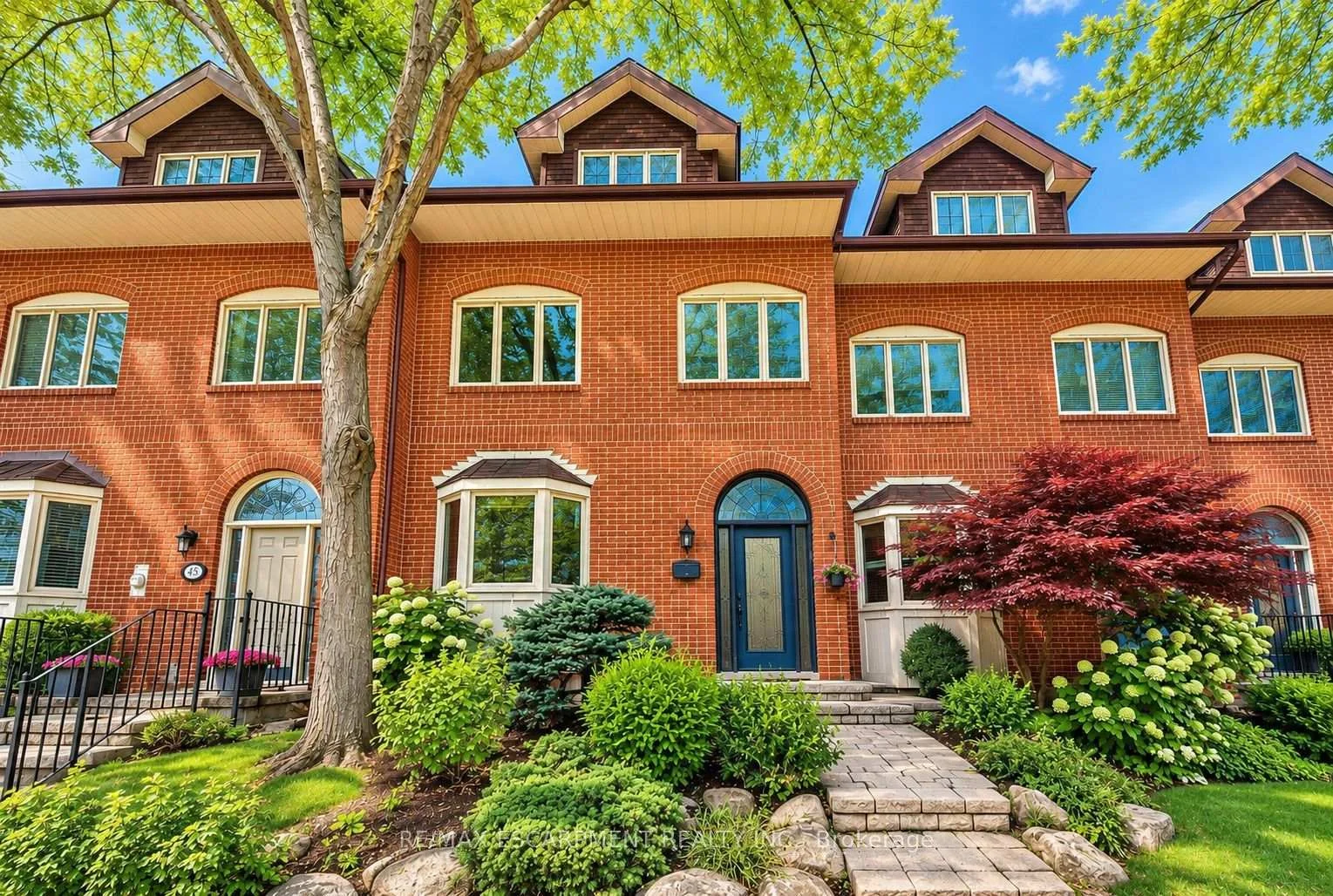 Photo 3 of 45 Tradewind Drive, Oakville, Bronte — HOMEH