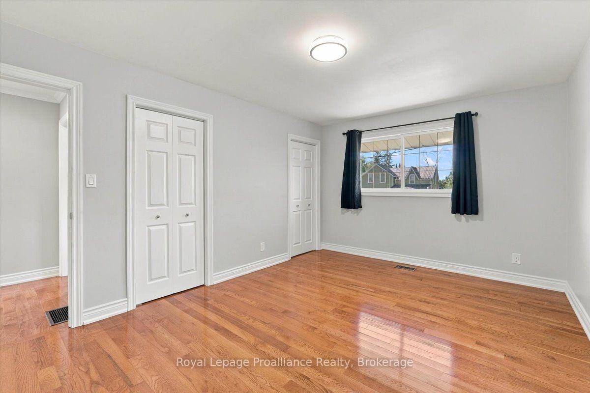 Photo 15 of 380 Ashley Street, Belleville, Belleville Ward — HOMEH
