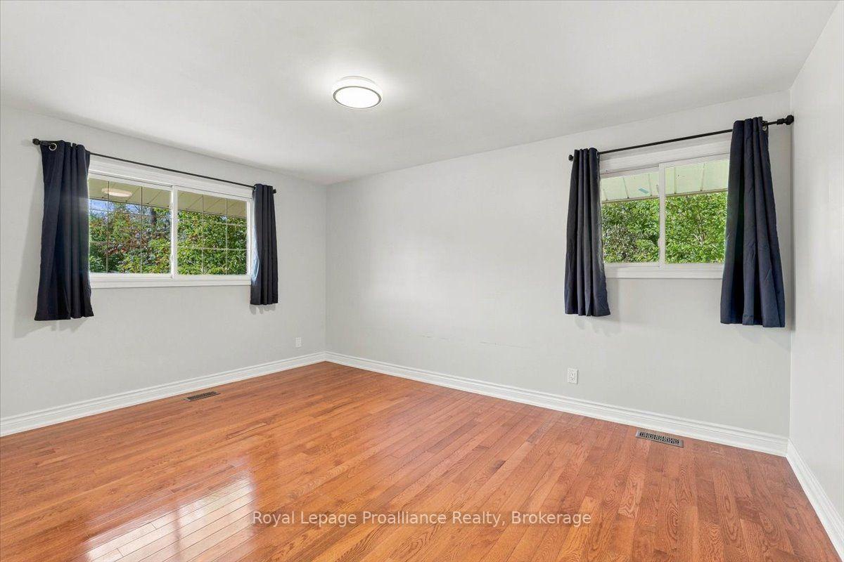 Photo 16 of 380 Ashley Street, Belleville, Belleville Ward — HOMEH