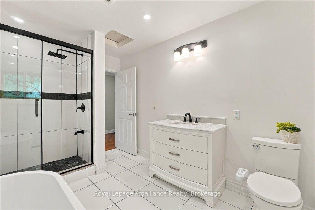 Photo 20 of 380 Ashley Street, Belleville, Belleville Ward — HOMEH