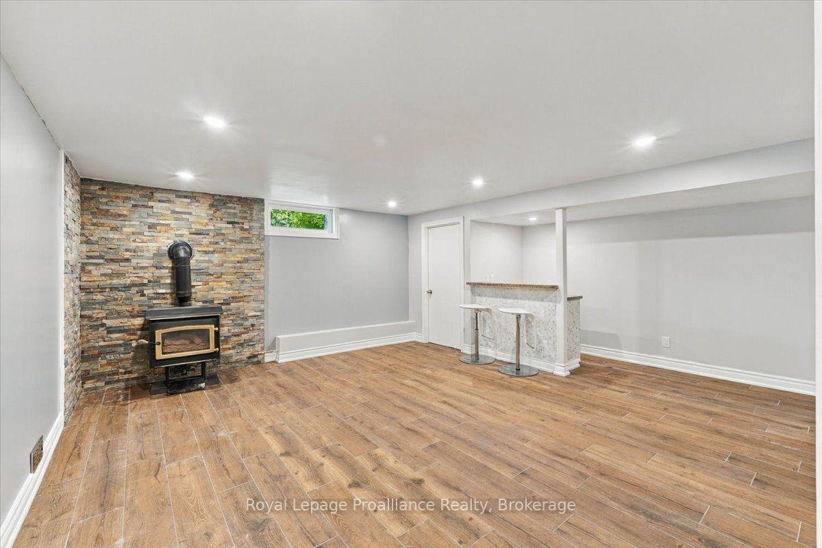 Photo 23 of 380 Ashley Street, Belleville, Belleville Ward — HOMEH