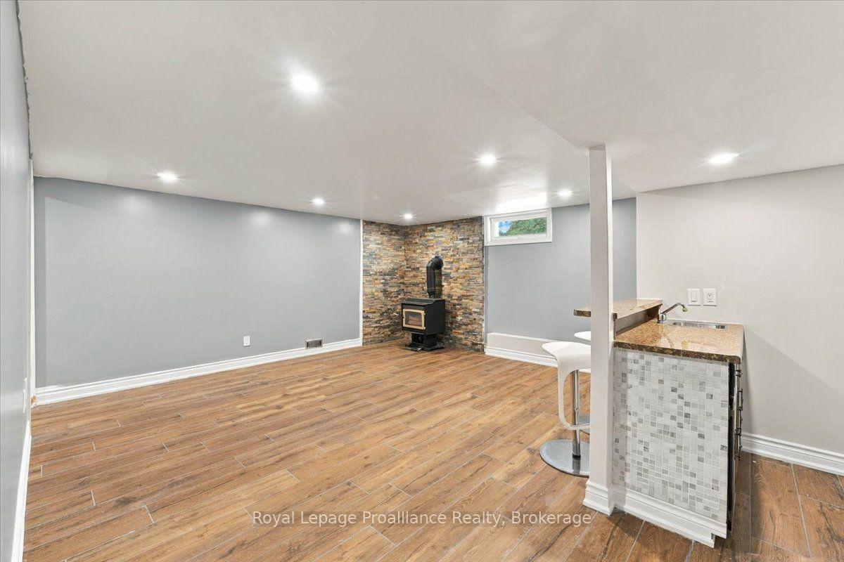Photo 24 of 380 Ashley Street, Belleville, Belleville Ward — HOMEH
