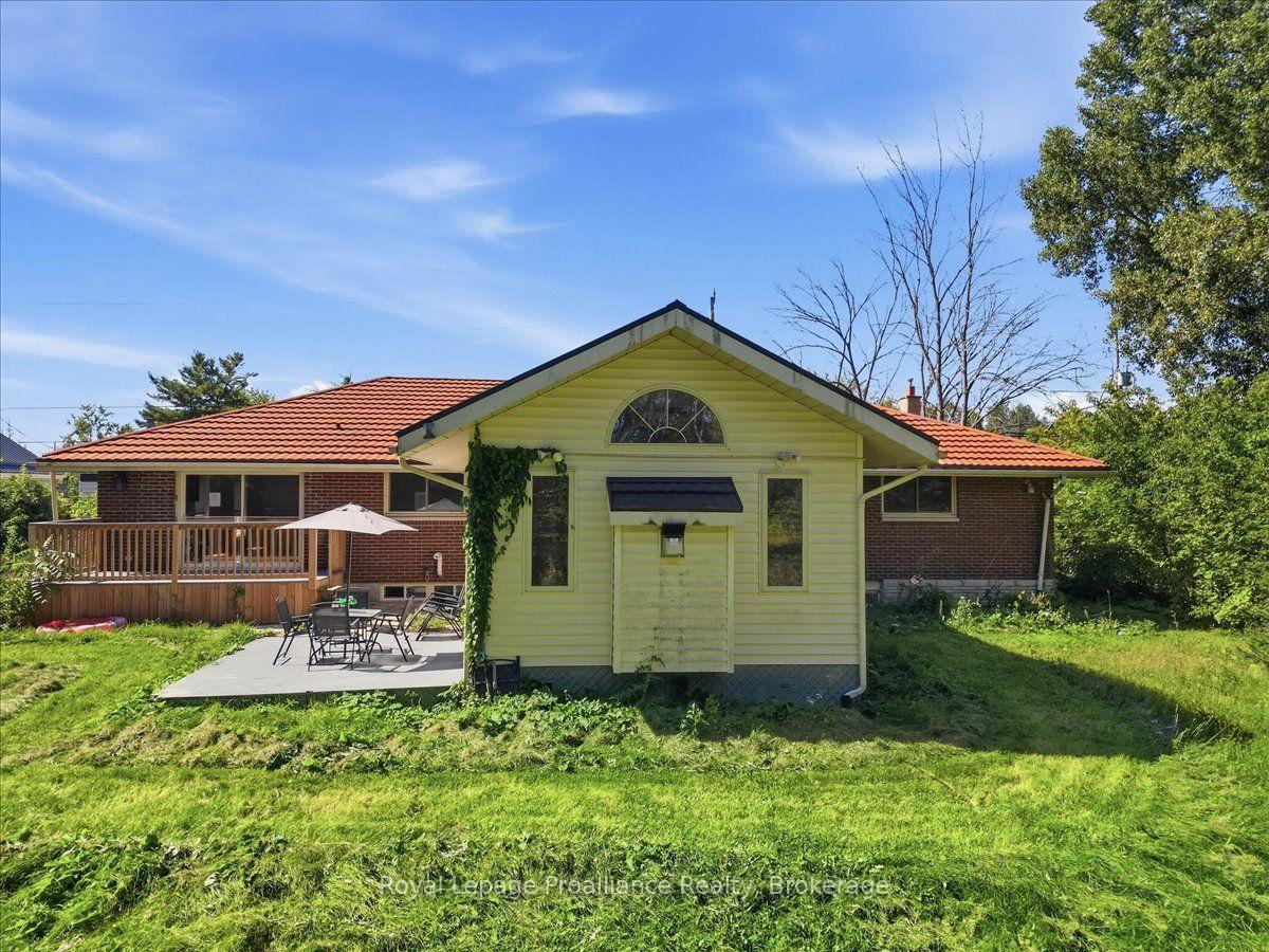 Photo 33 of 380 Ashley Street, Belleville, Belleville Ward — HOMEH
