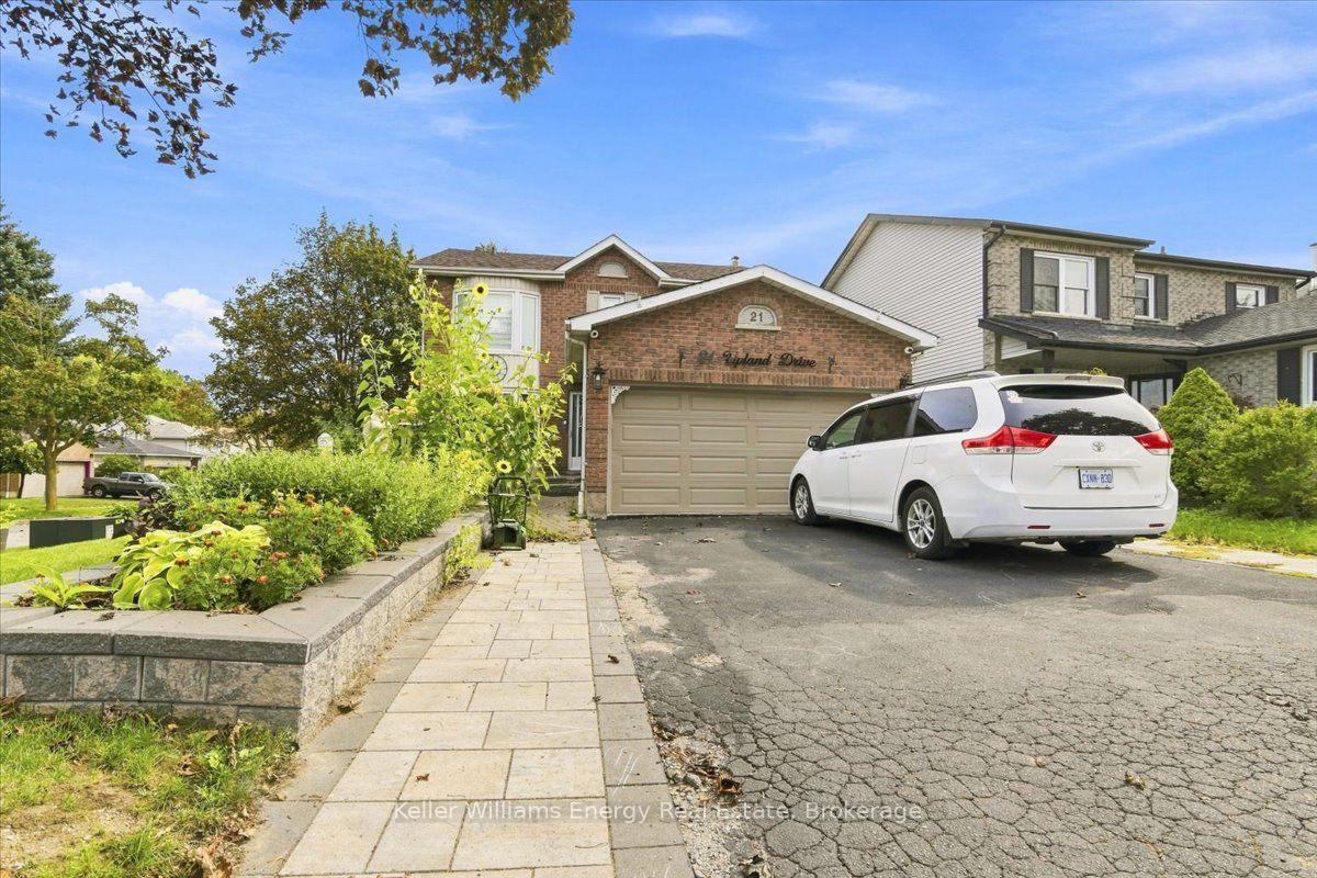 Photo 15 of 21 Upland Drive, Whitby, Blue Grass Meadows — HOMEH