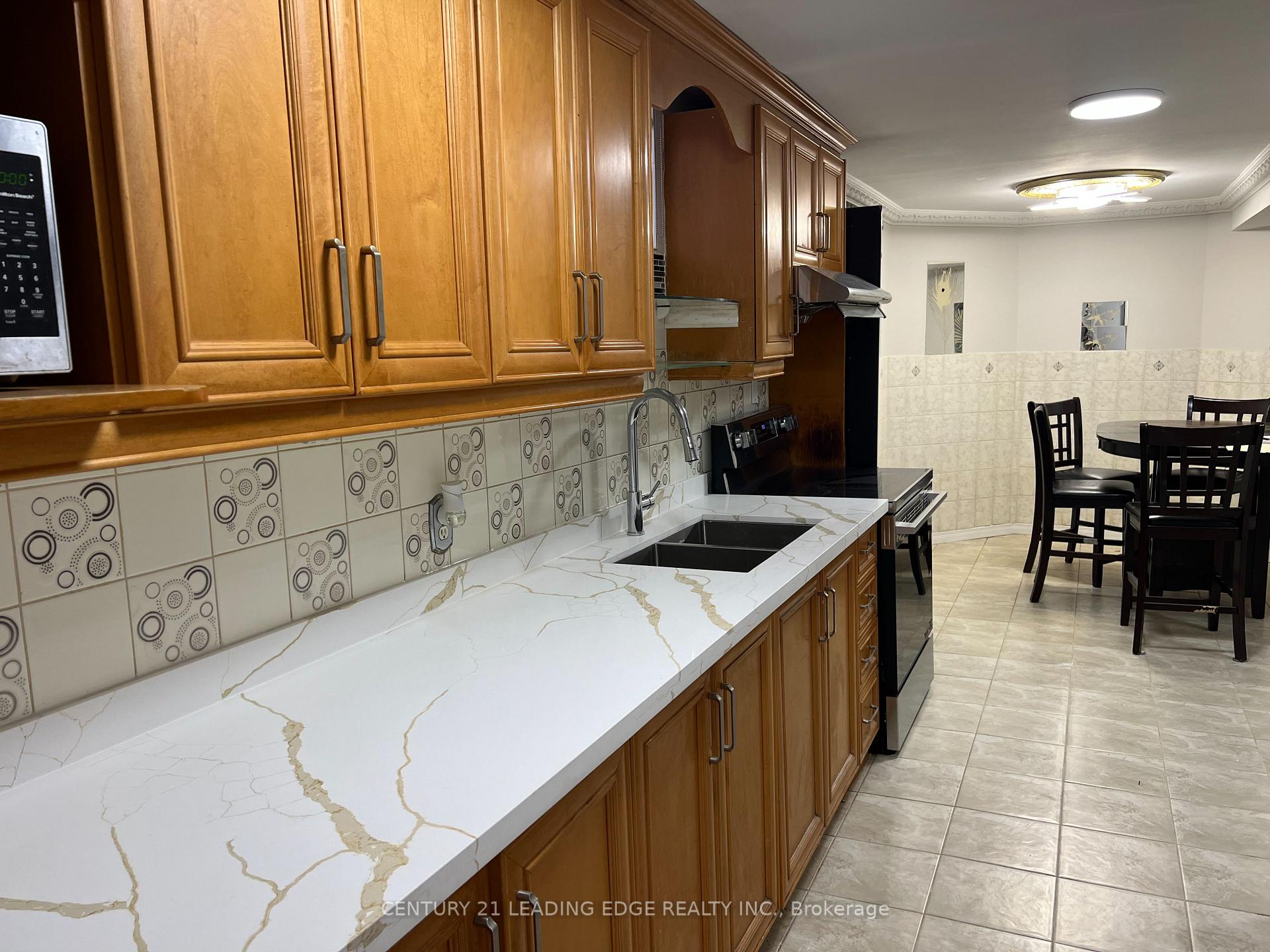 Photo 3 of Unit Basement, 10 Pine Bough Manor, Richmond Hill, Devonsleigh — HOMEH