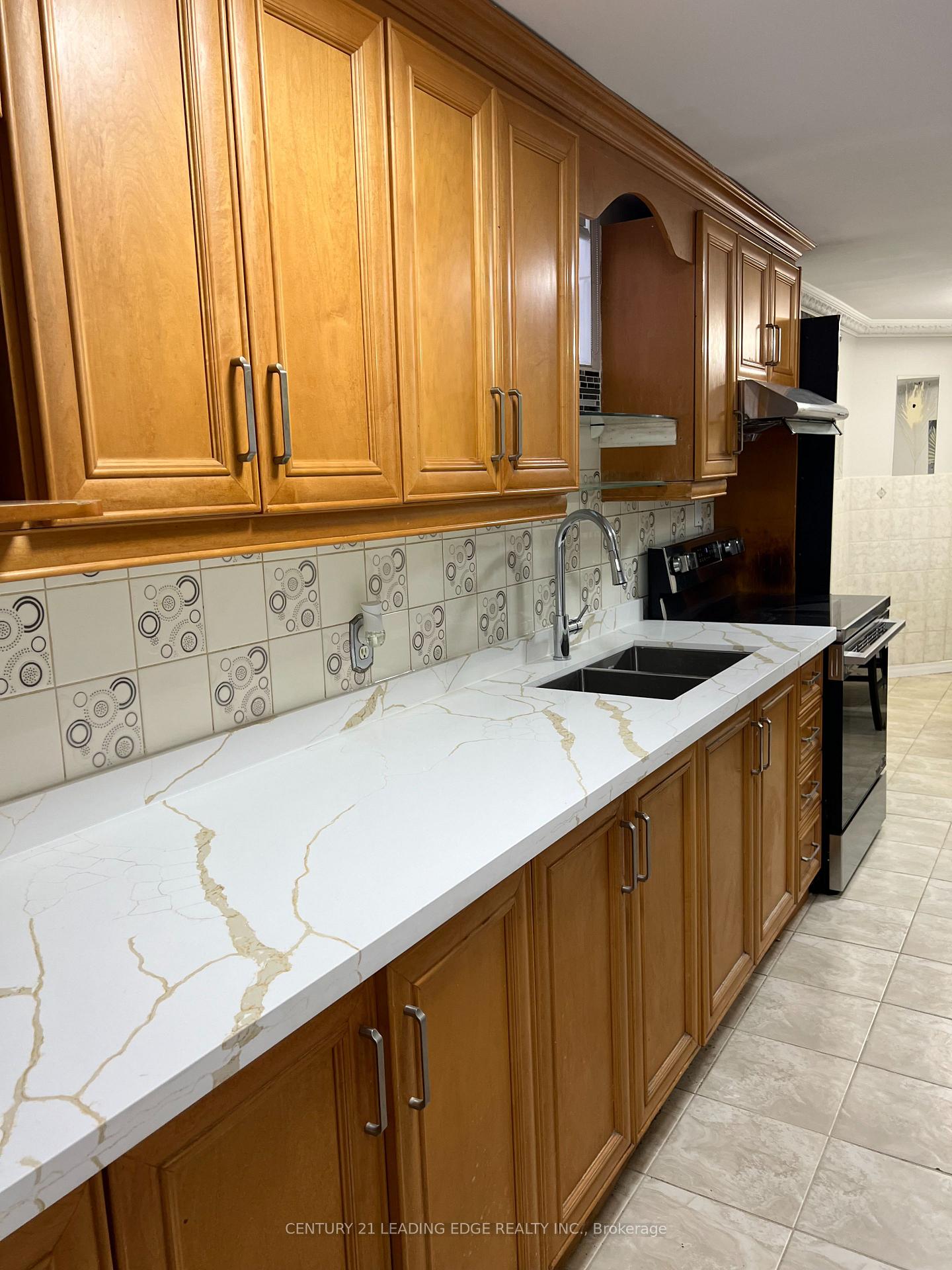 Photo 4 of Unit Basement, 10 Pine Bough Manor, Richmond Hill, Devonsleigh — HOMEH