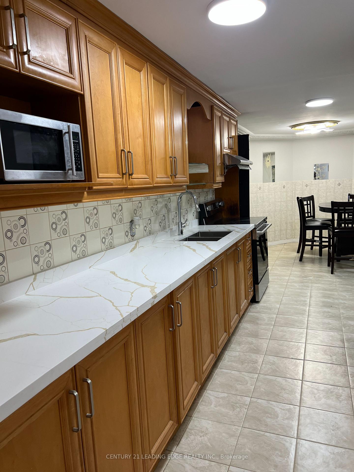Photo 8 of Unit Basement, 10 Pine Bough Manor, Richmond Hill, Devonsleigh — HOMEH