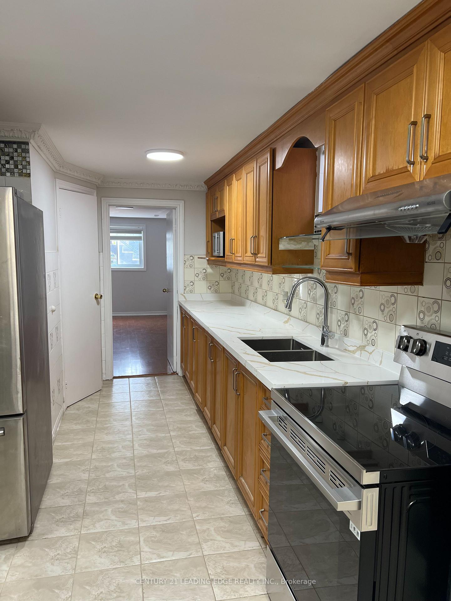 Photo 20 of Unit Basement, 10 Pine Bough Manor, Richmond Hill, Devonsleigh — HOMEH