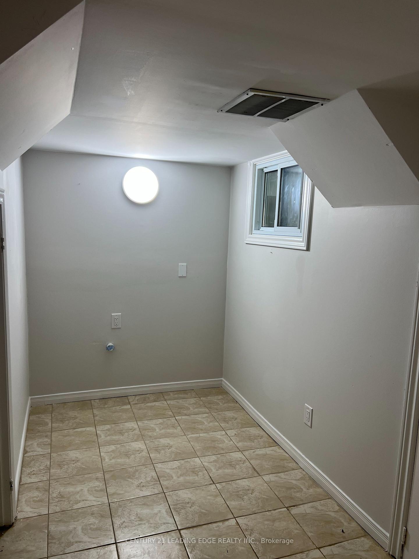 Photo 31 of Unit Basement, 10 Pine Bough Manor, Richmond Hill, Devonsleigh — HOMEH