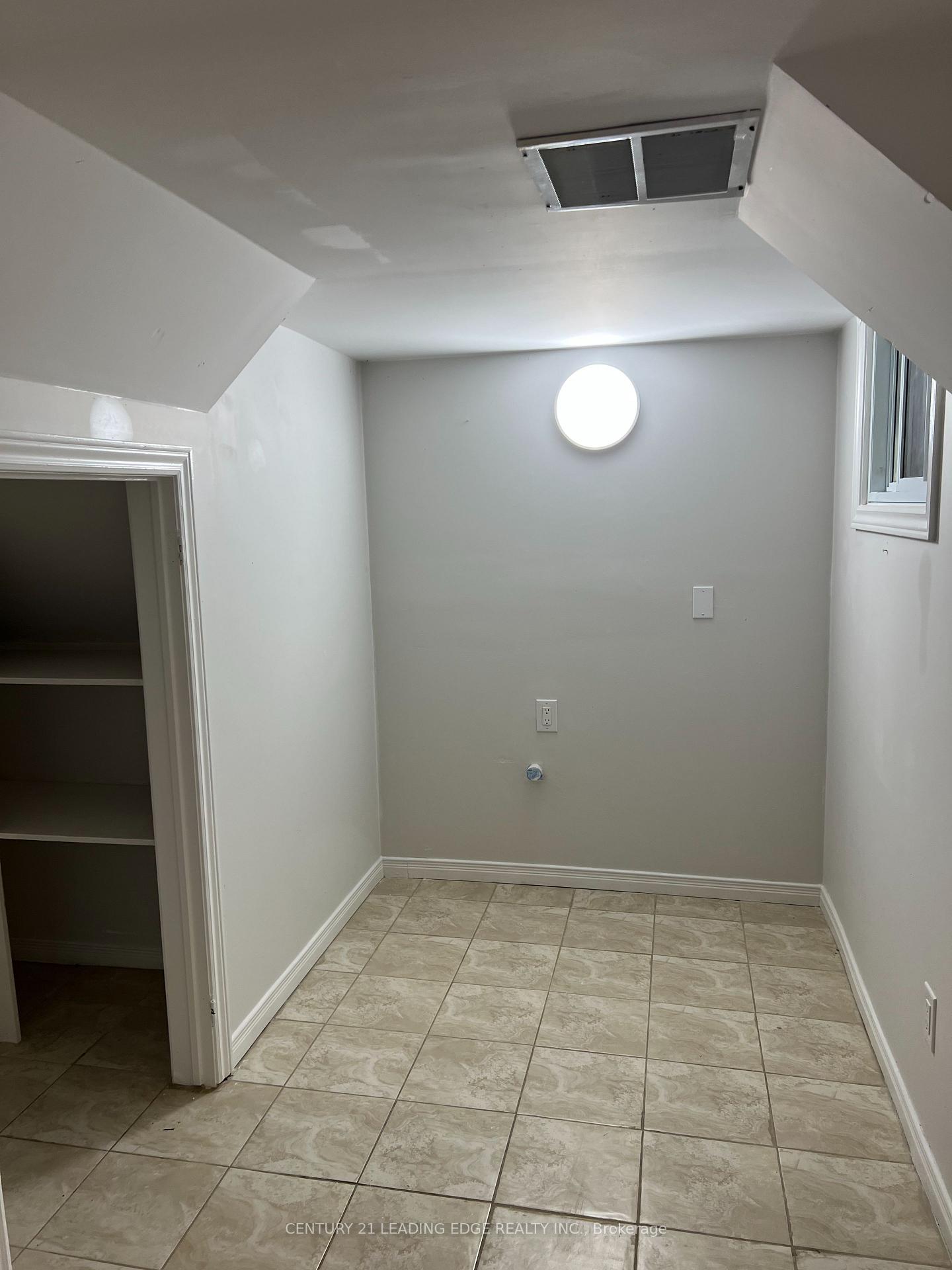 Photo 33 of Unit Basement, 10 Pine Bough Manor, Richmond Hill, Devonsleigh — HOMEH