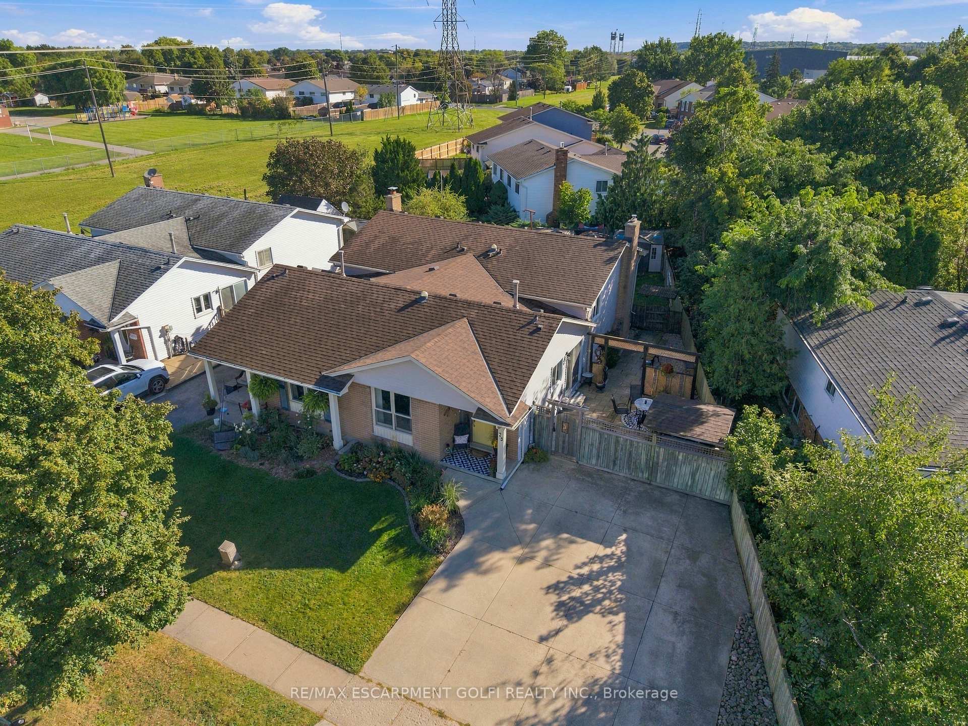 Photo 2 of 23 Autumn Place, St. Catharines, Secord Woods — HOMEH