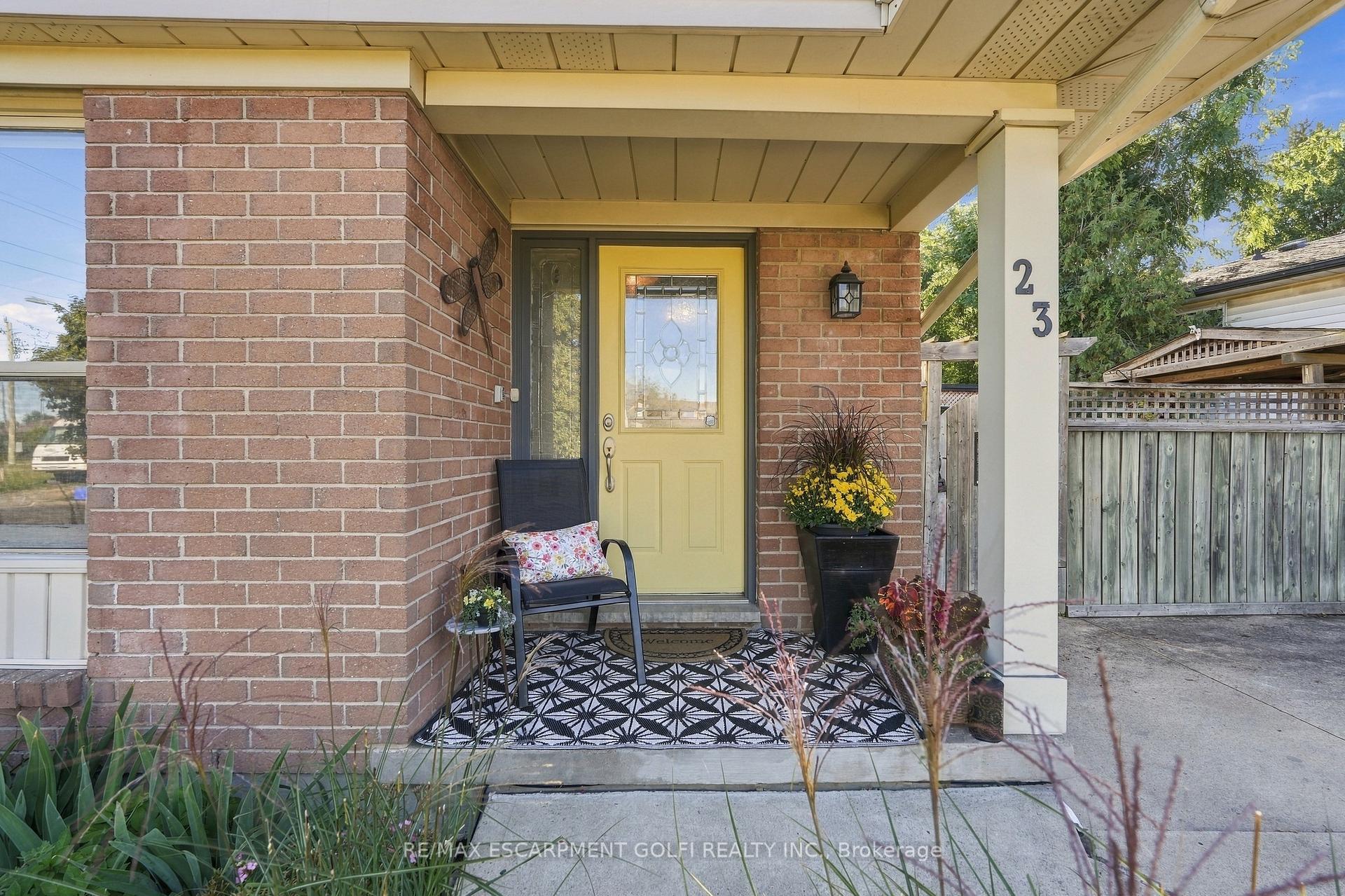 Photo 3 of 23 Autumn Place, St. Catharines, Secord Woods — HOMEH