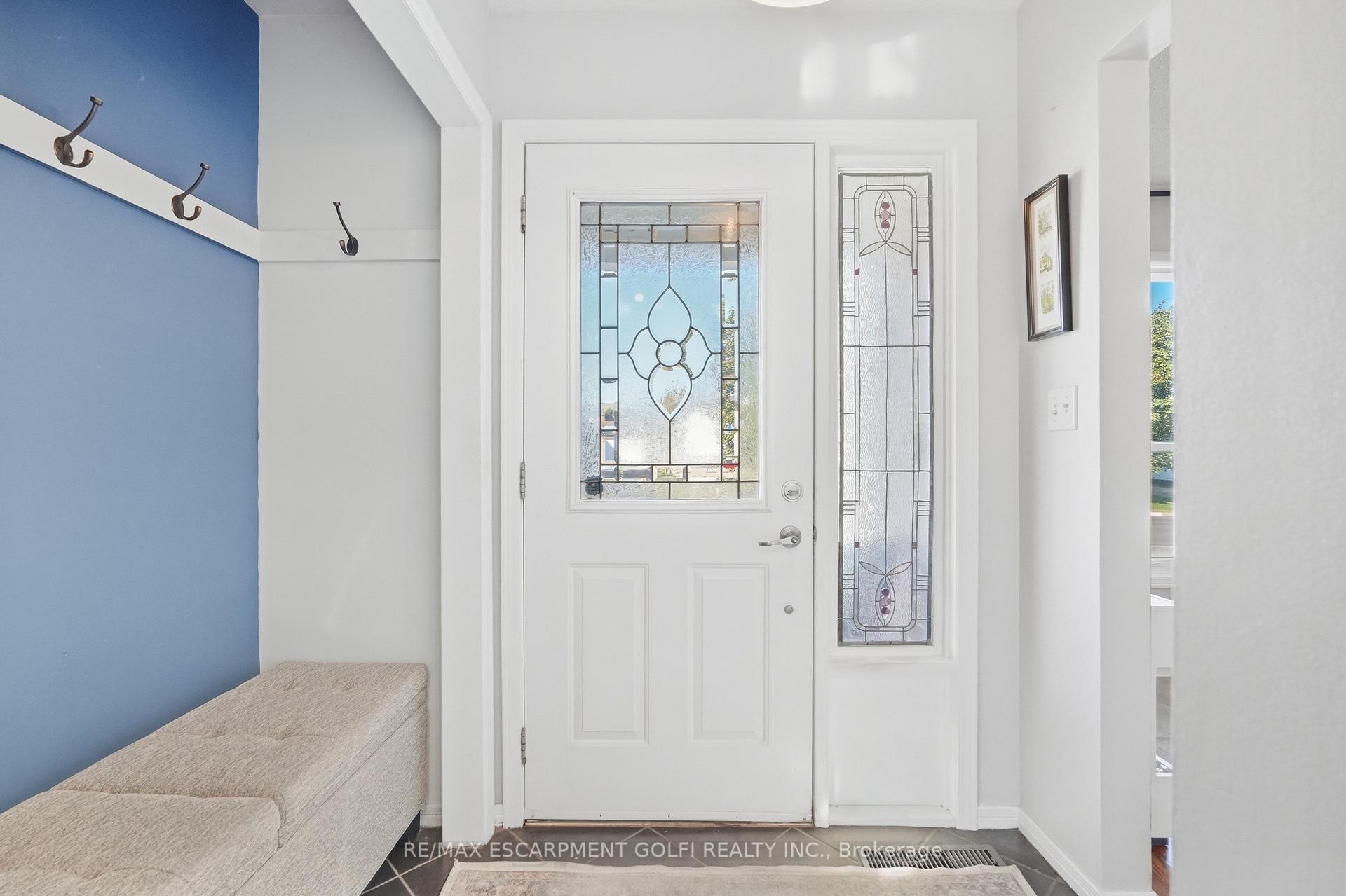 Photo 4 of 23 Autumn Place, St. Catharines, Secord Woods — HOMEH