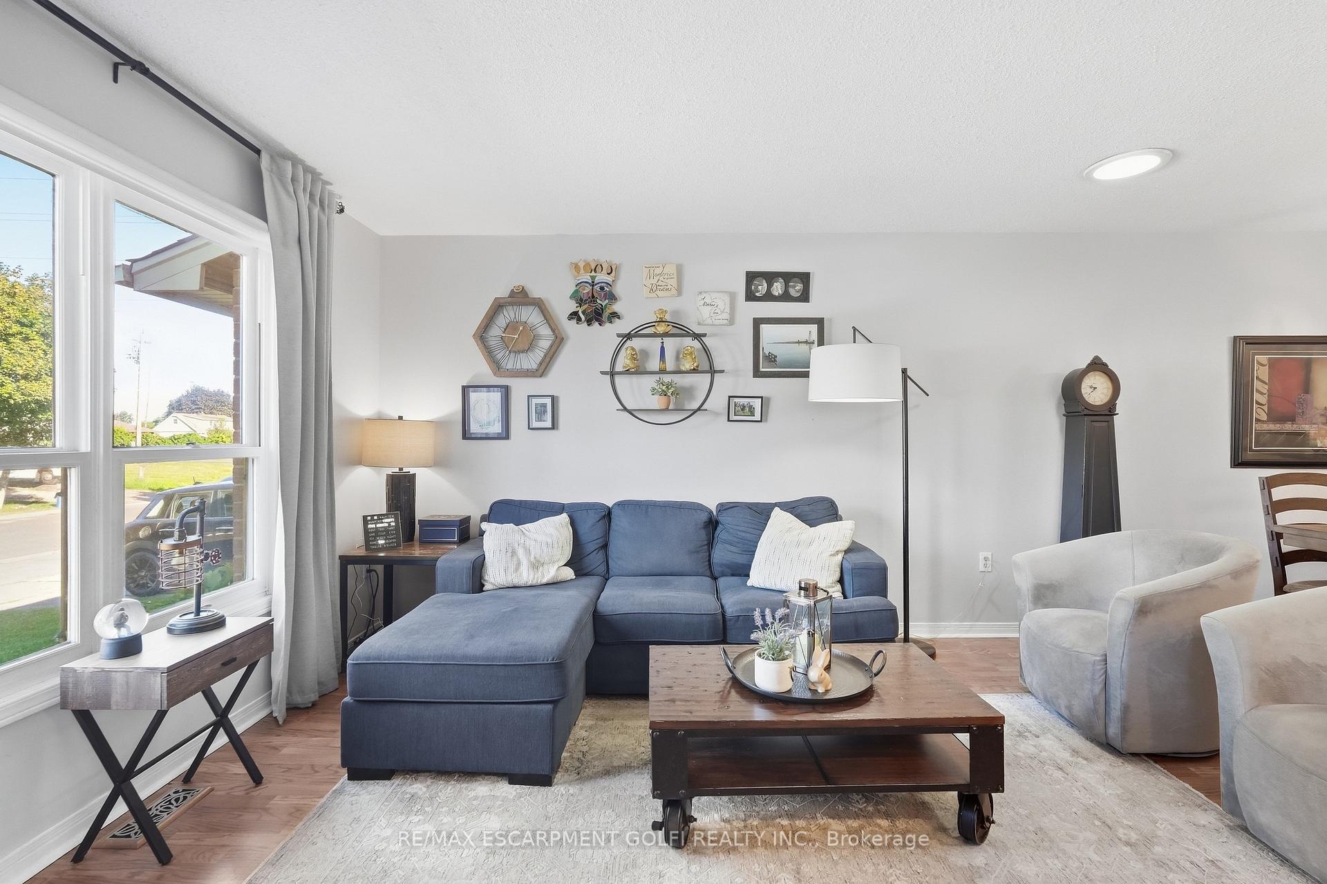 Photo 5 of 23 Autumn Place, St. Catharines, Secord Woods — HOMEH