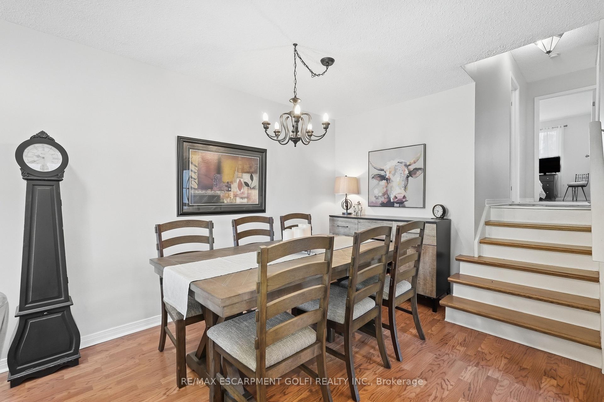 Photo 8 of 23 Autumn Place, St. Catharines, Secord Woods — HOMEH