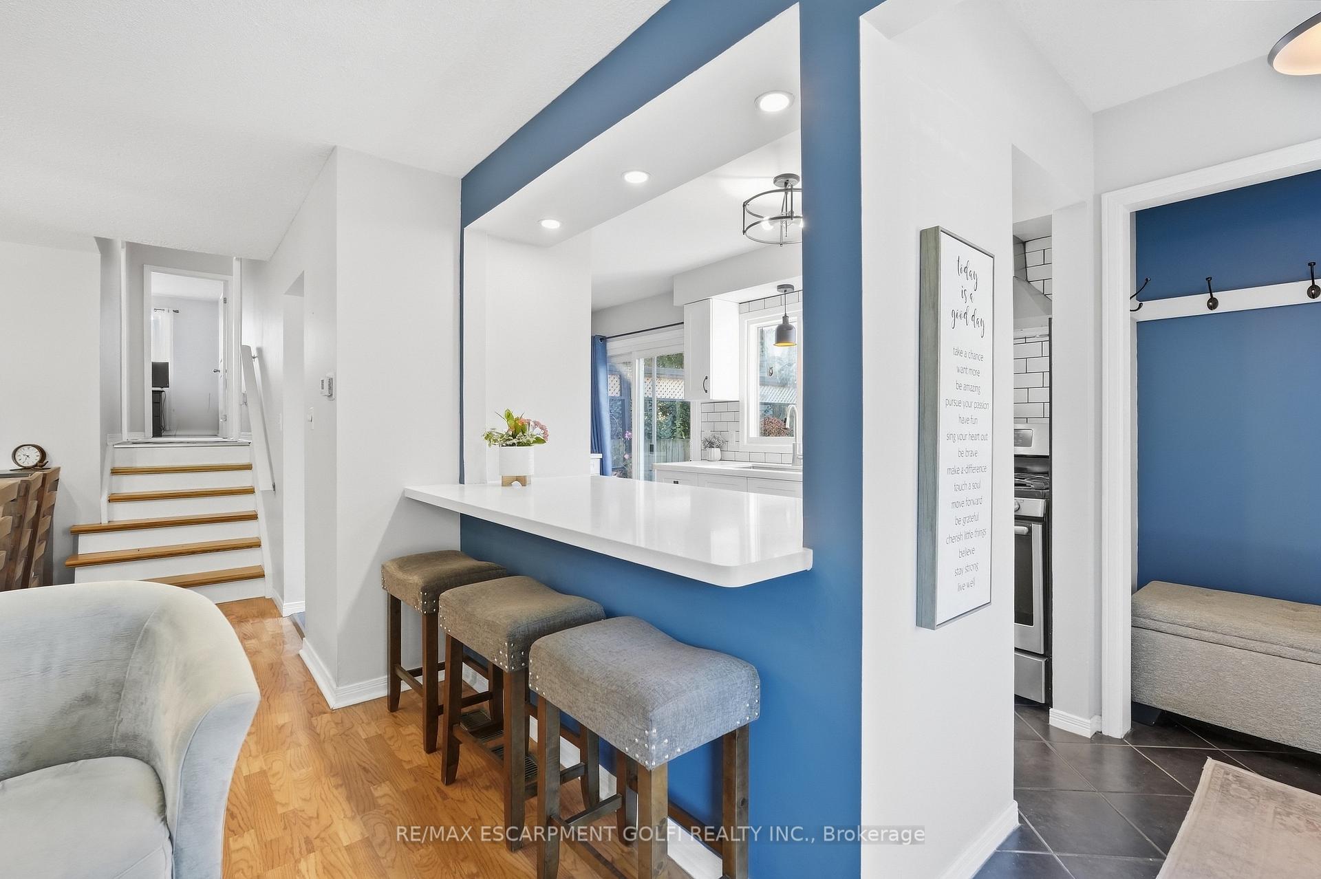 Photo 9 of 23 Autumn Place, St. Catharines, Secord Woods — HOMEH