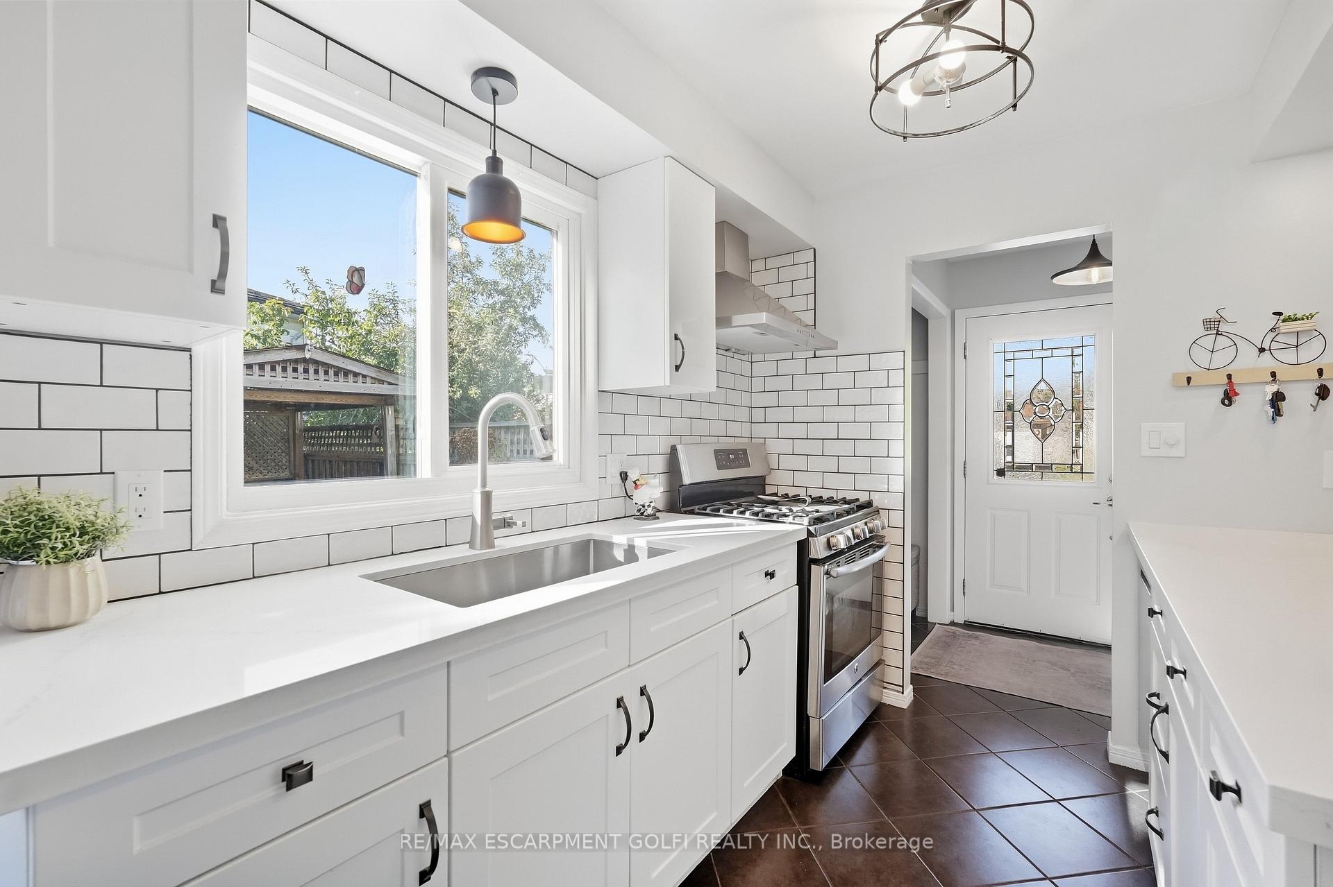 Photo 11 of 23 Autumn Place, St. Catharines, Secord Woods — HOMEH