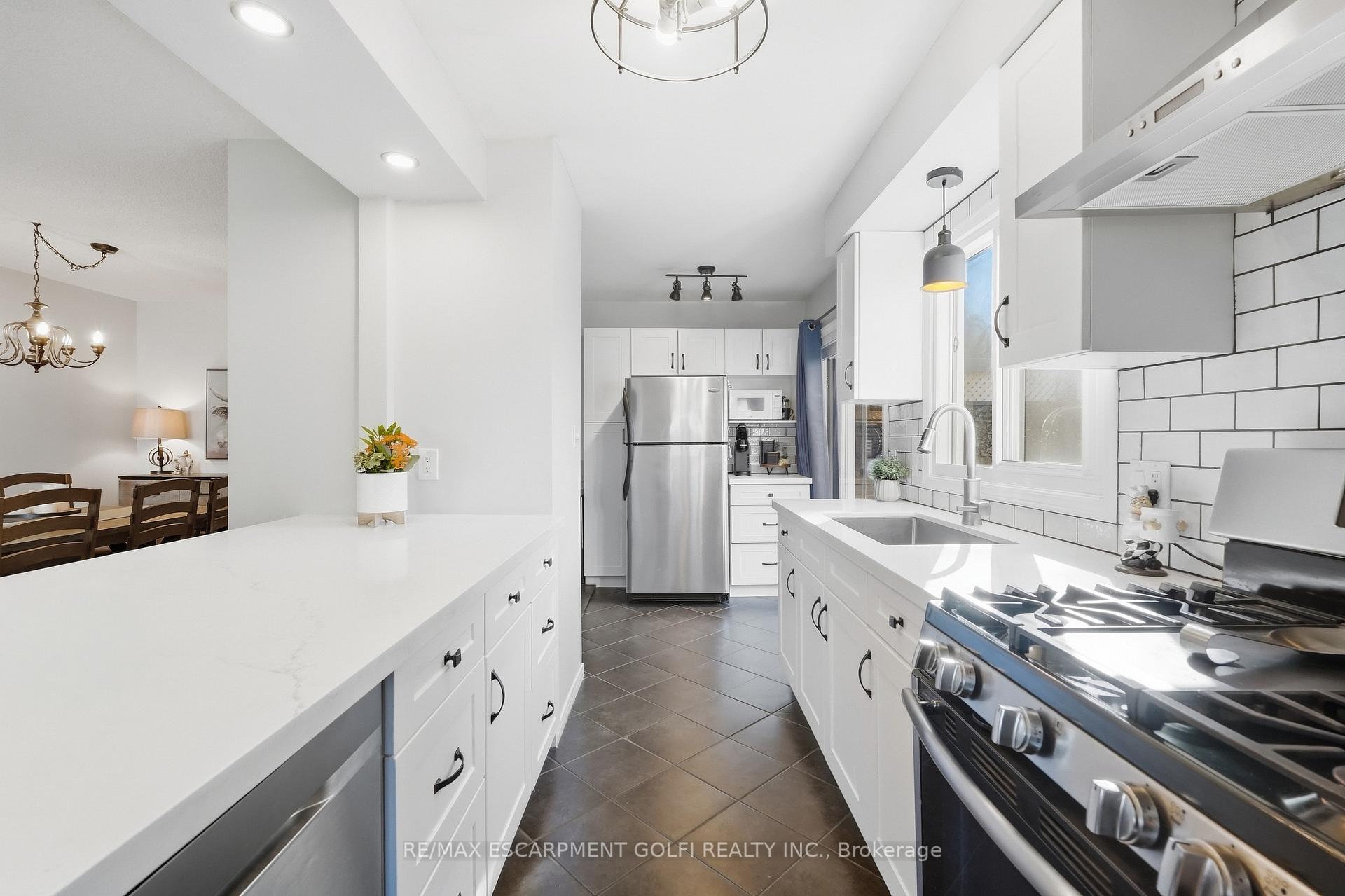 Photo 12 of 23 Autumn Place, St. Catharines, Secord Woods — HOMEH