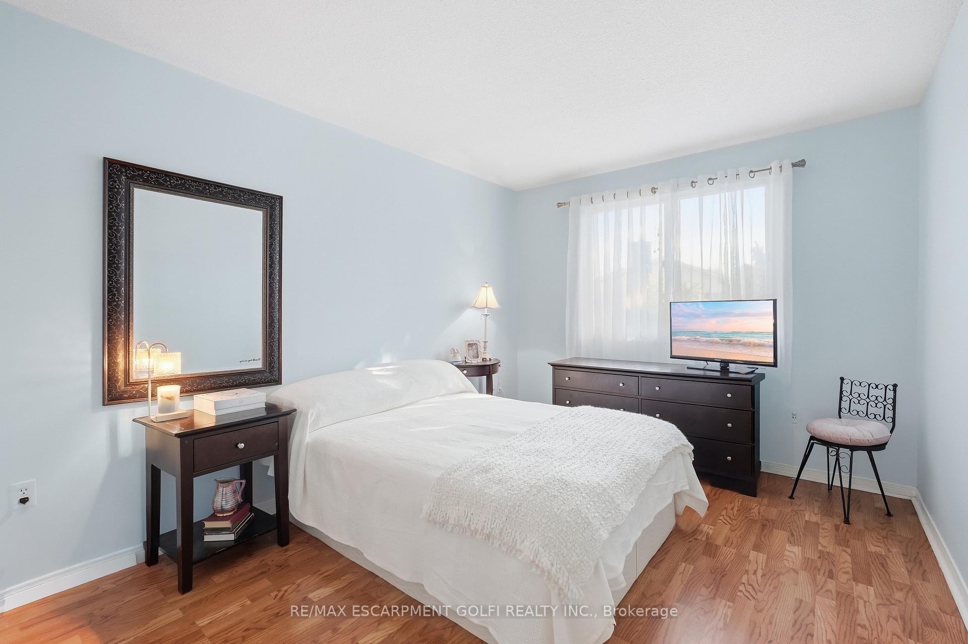 Photo 15 of 23 Autumn Place, St. Catharines, Secord Woods — HOMEH