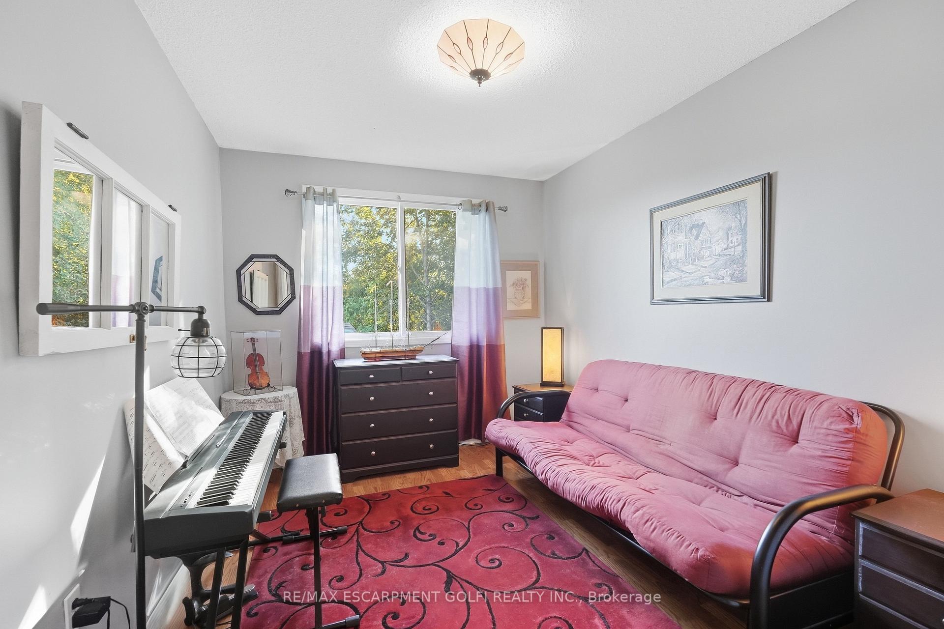 Photo 16 of 23 Autumn Place, St. Catharines, Secord Woods — HOMEH