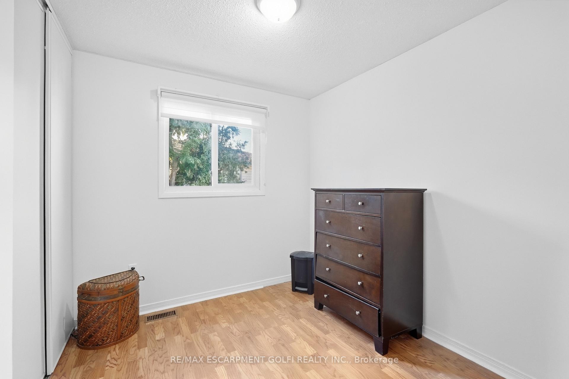 Photo 17 of 23 Autumn Place, St. Catharines, Secord Woods — HOMEH