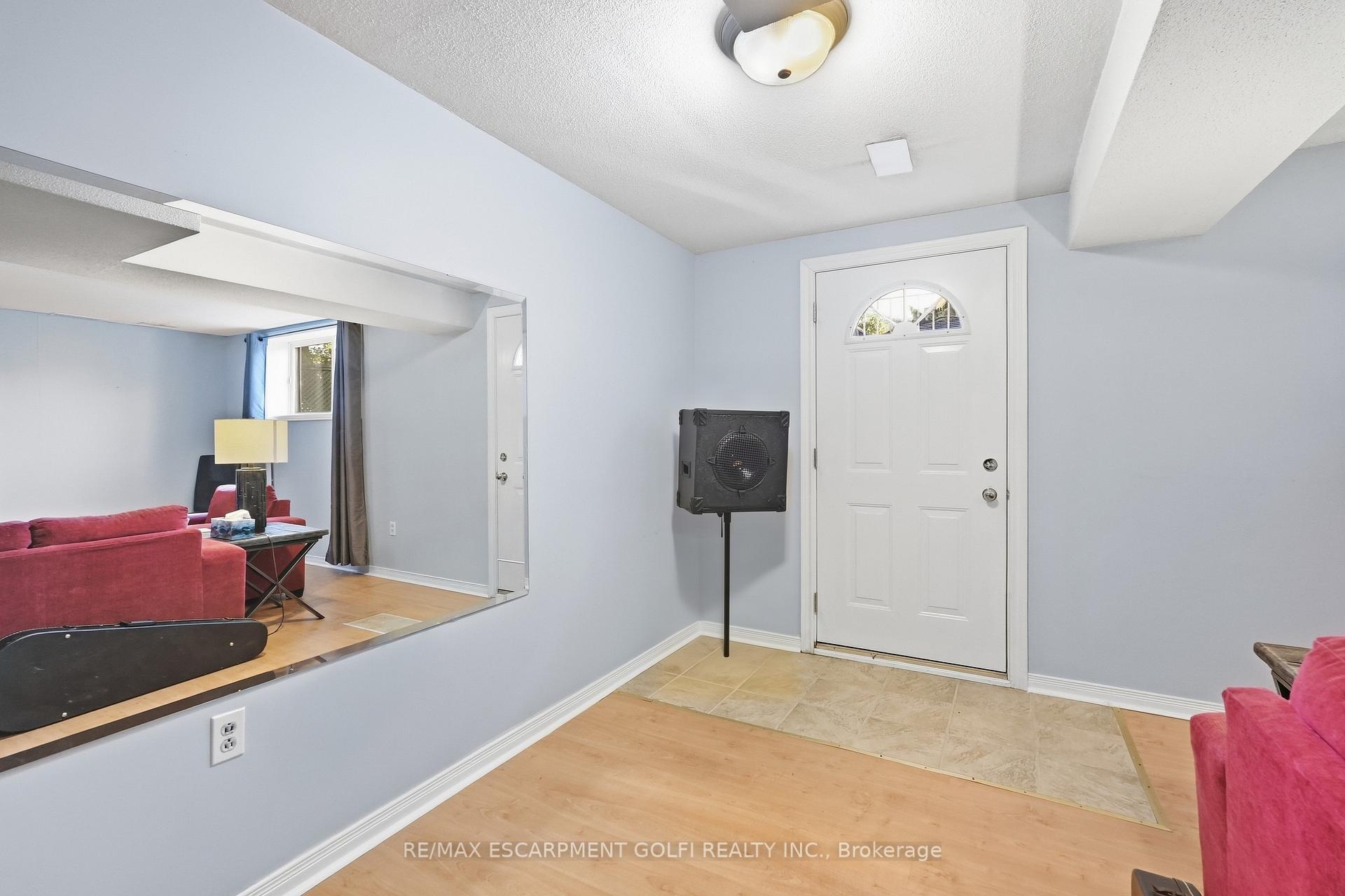 Photo 21 of 23 Autumn Place, St. Catharines, Secord Woods — HOMEH