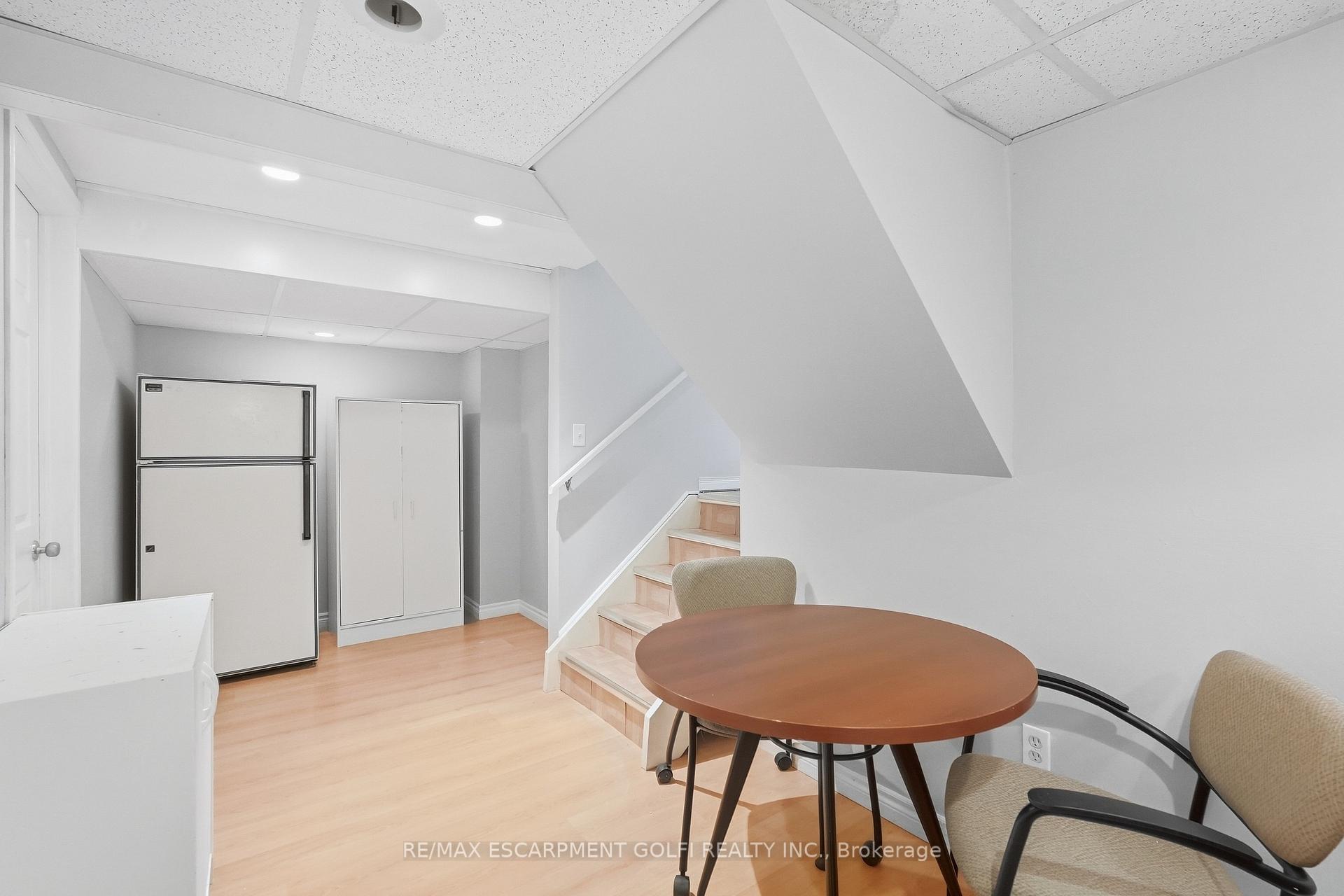 Photo 24 of 23 Autumn Place, St. Catharines, Secord Woods — HOMEH