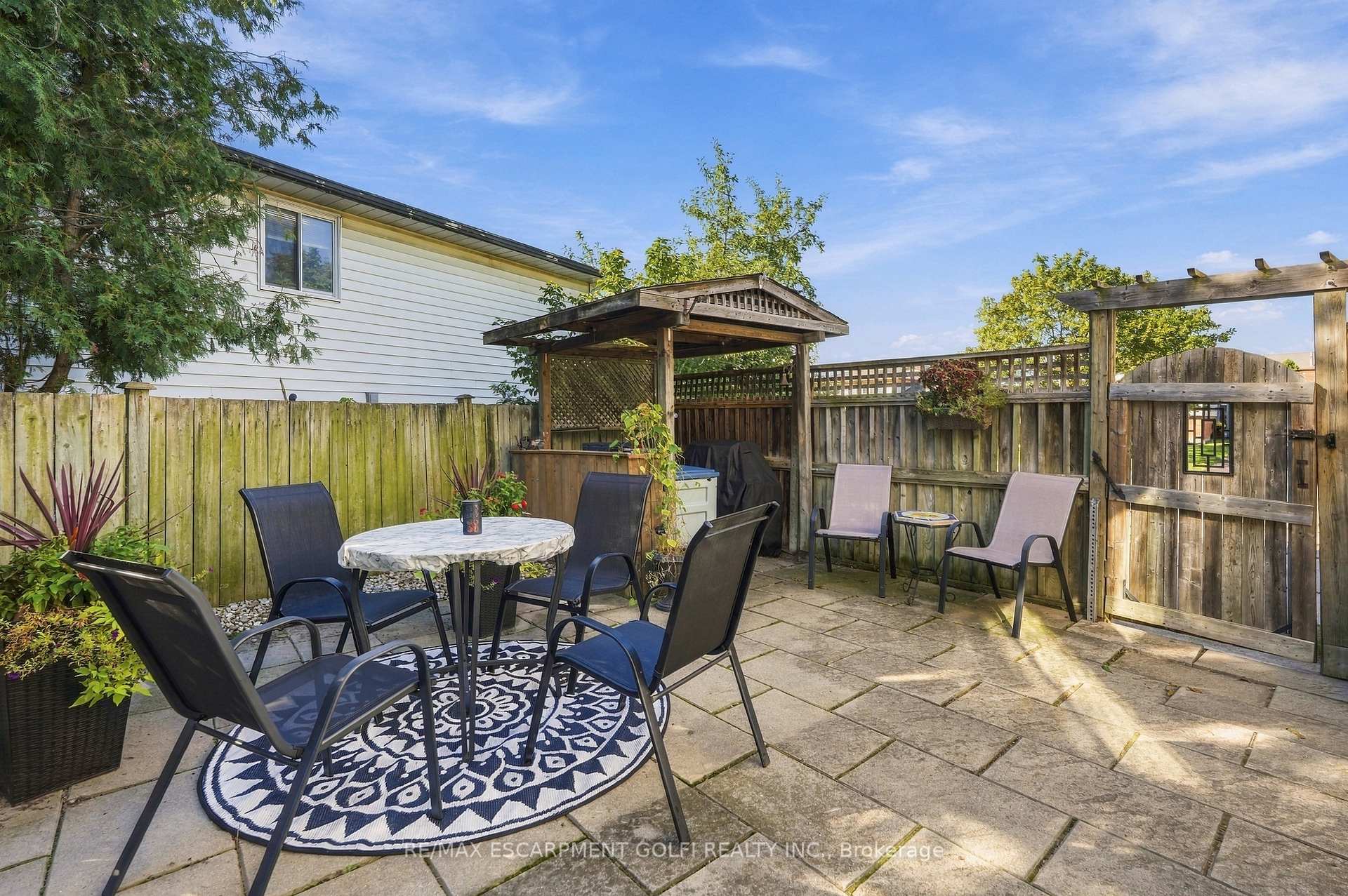 Photo 25 of 23 Autumn Place, St. Catharines, Secord Woods — HOMEH