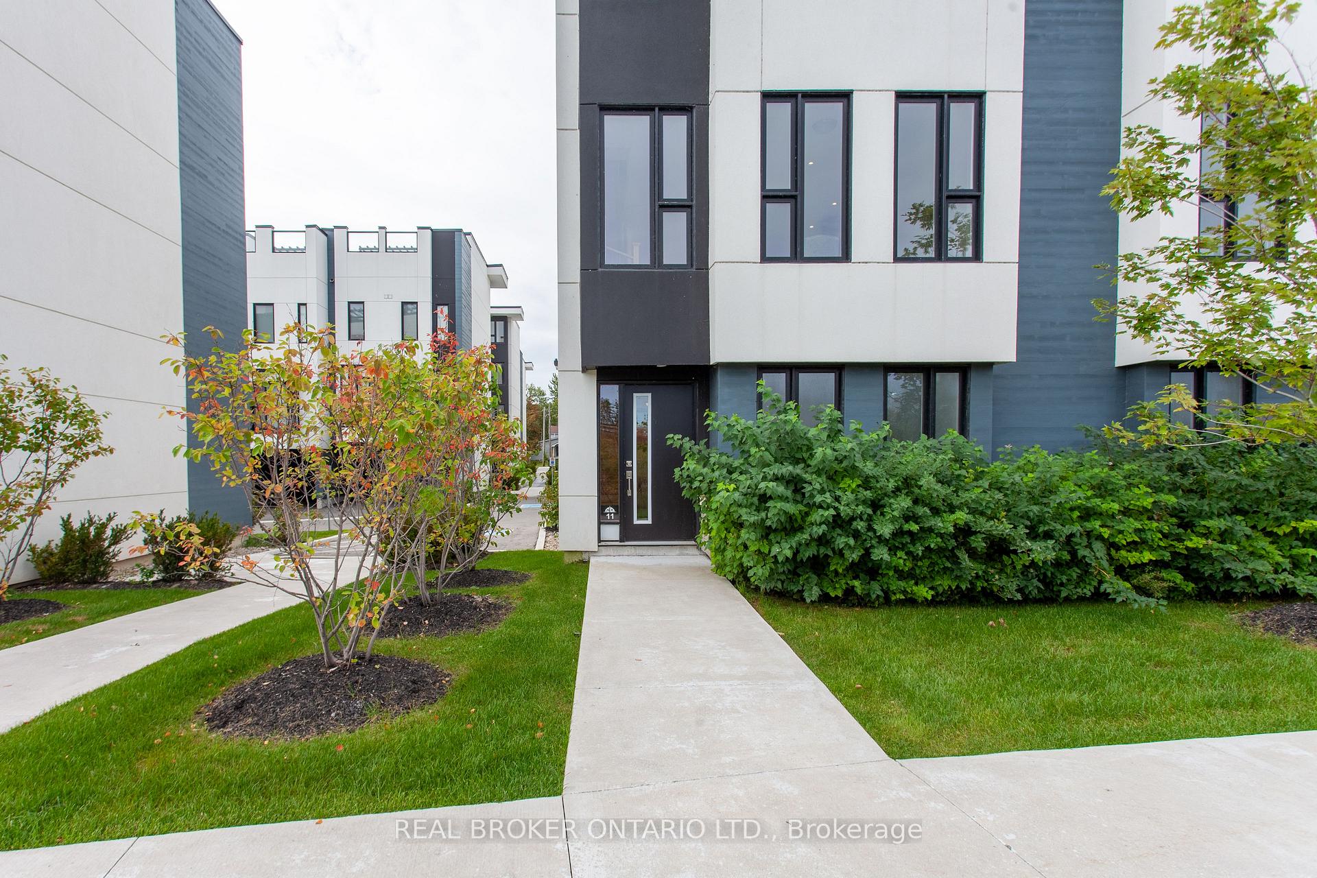 Photo 2 of 11 Mariners Pier Way, Orillia — HOMEH