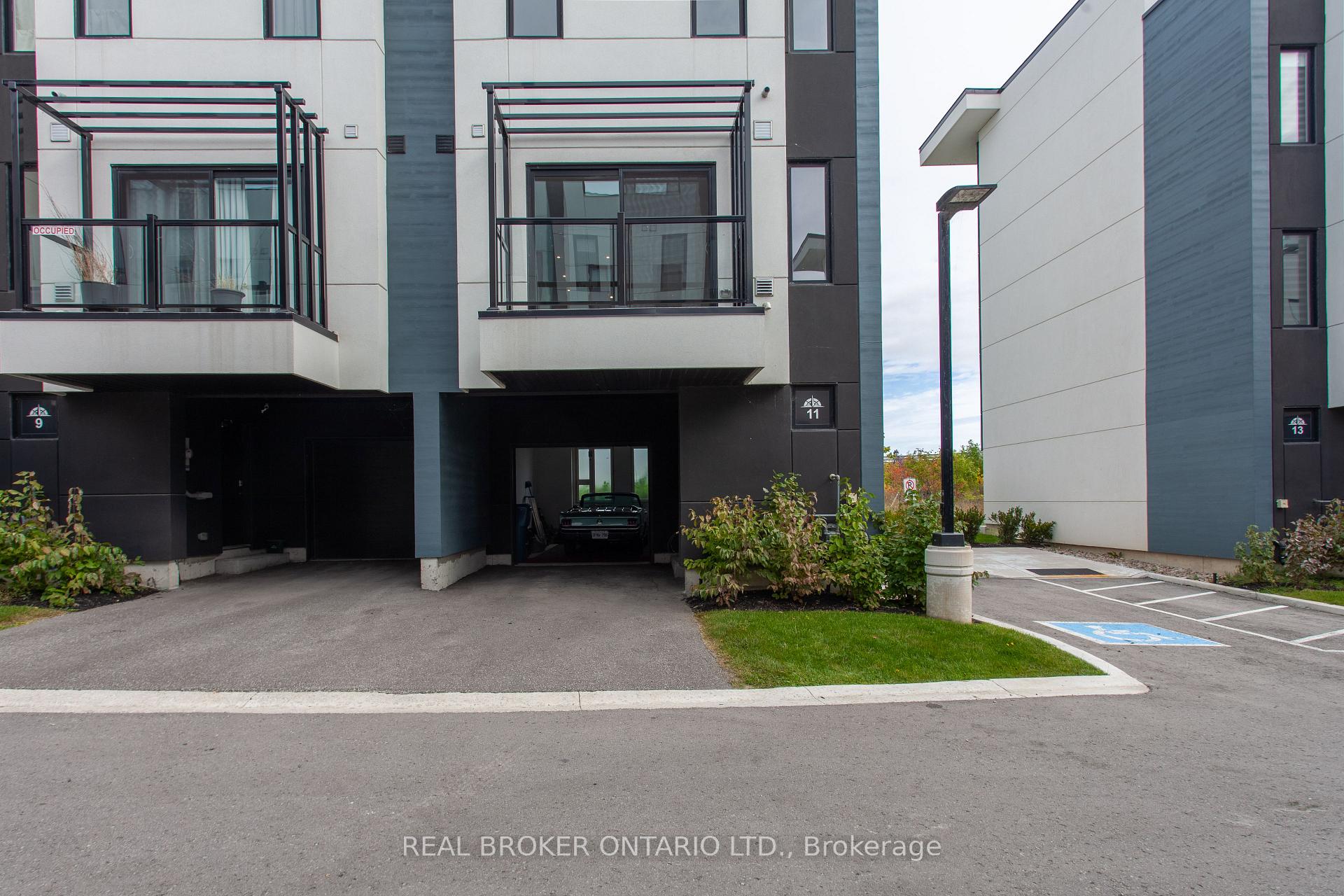 Photo 3 of 11 Mariners Pier Way, Orillia — HOMEH
