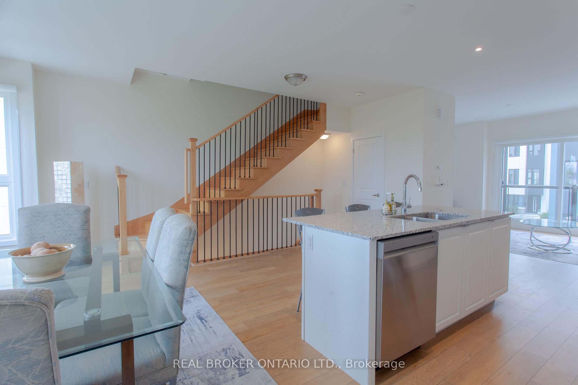 Photo 10 of 11 Mariners Pier Way, Orillia — HOMEH