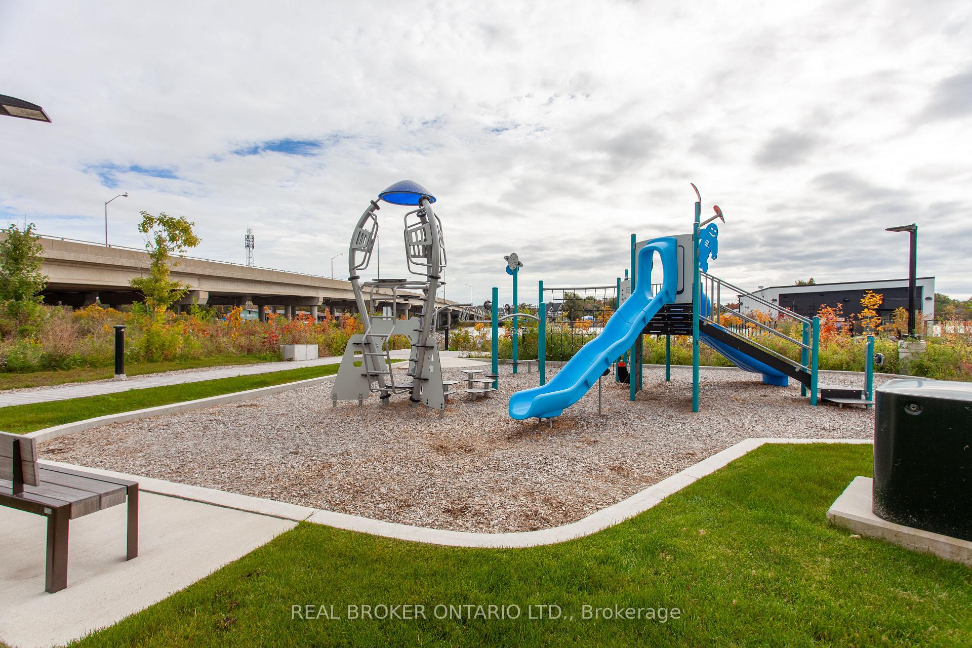 Photo 31 of 11 Mariners Pier Way, Orillia — HOMEH