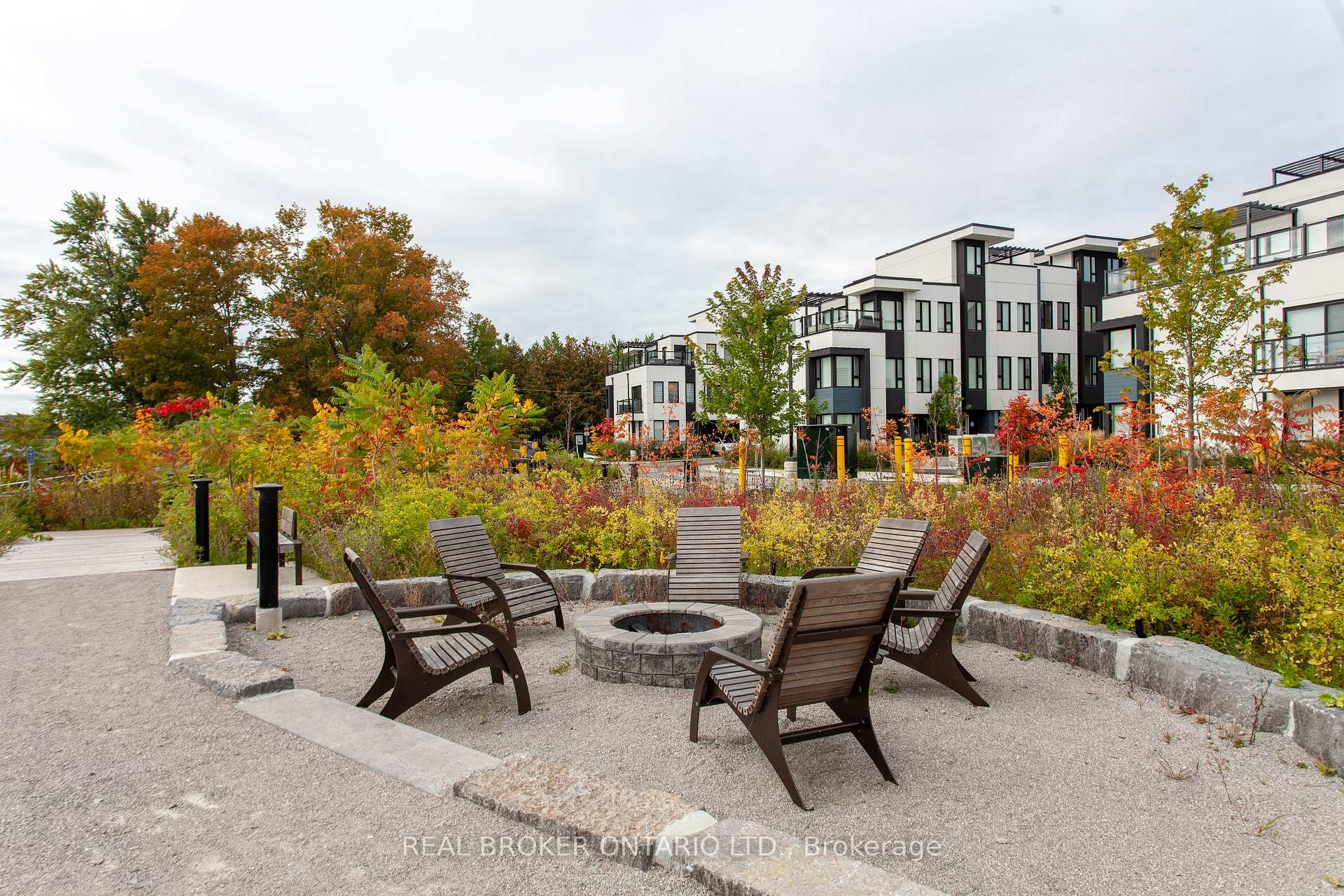Photo 32 of 11 Mariners Pier Way, Orillia — HOMEH