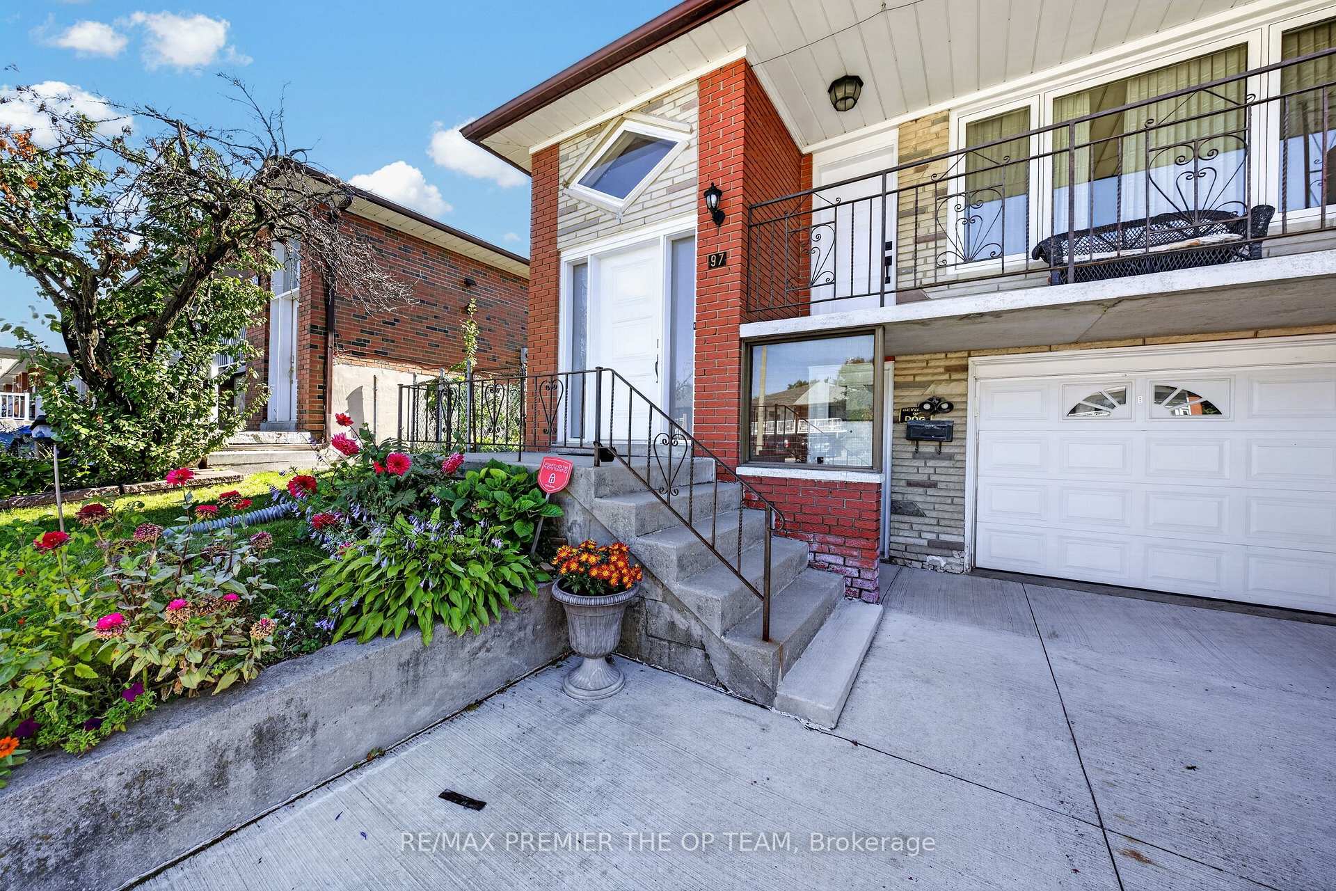 Photo 2 of 97 Firgrove Crescent, North York, Glenfield-Jane Heights — HOMEH
