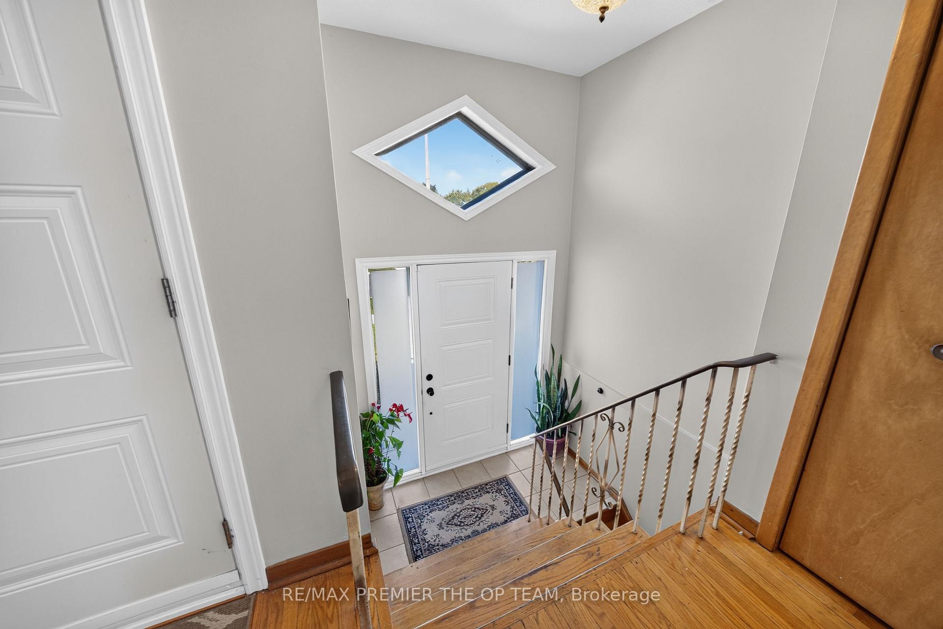 Photo 3 of 97 Firgrove Crescent, North York, Glenfield-Jane Heights — HOMEH