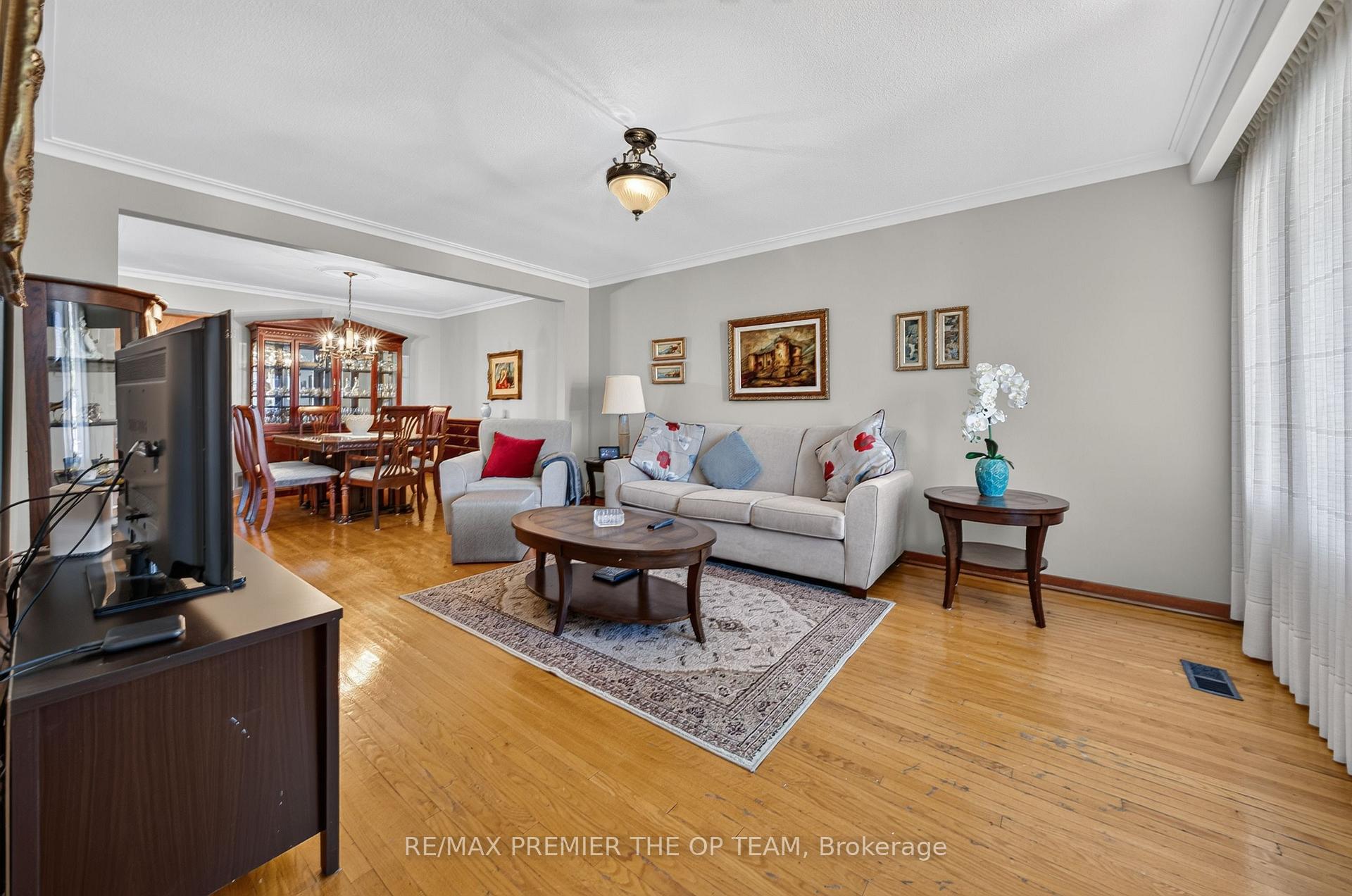 Photo 5 of 97 Firgrove Crescent, North York, Glenfield-Jane Heights — HOMEH