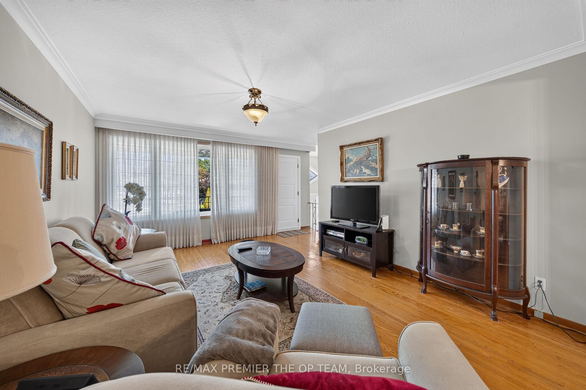 Photo 6 of 97 Firgrove Crescent, North York, Glenfield-Jane Heights — HOMEH