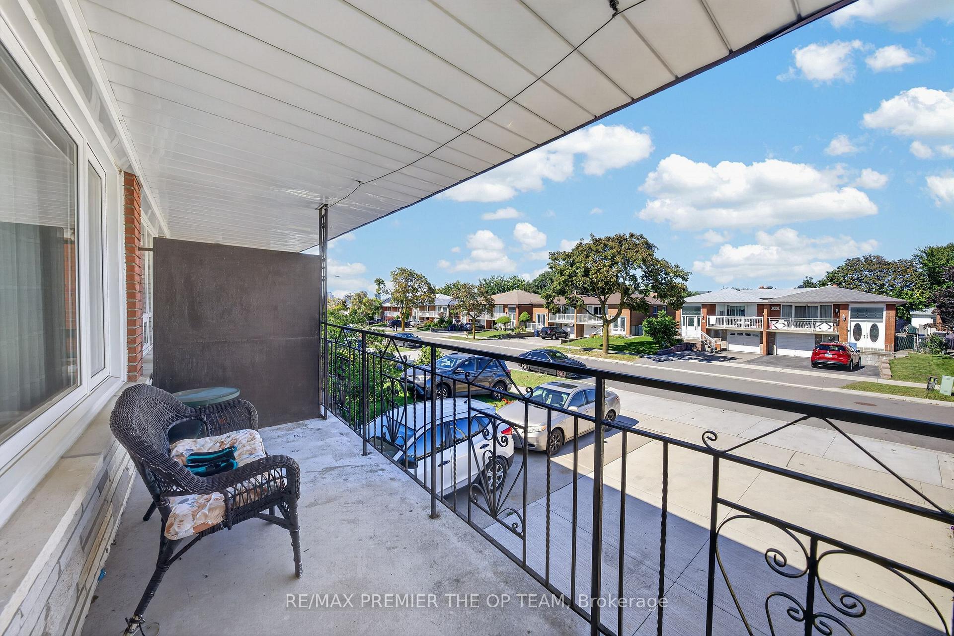 Photo 7 of 97 Firgrove Crescent, North York, Glenfield-Jane Heights — HOMEH