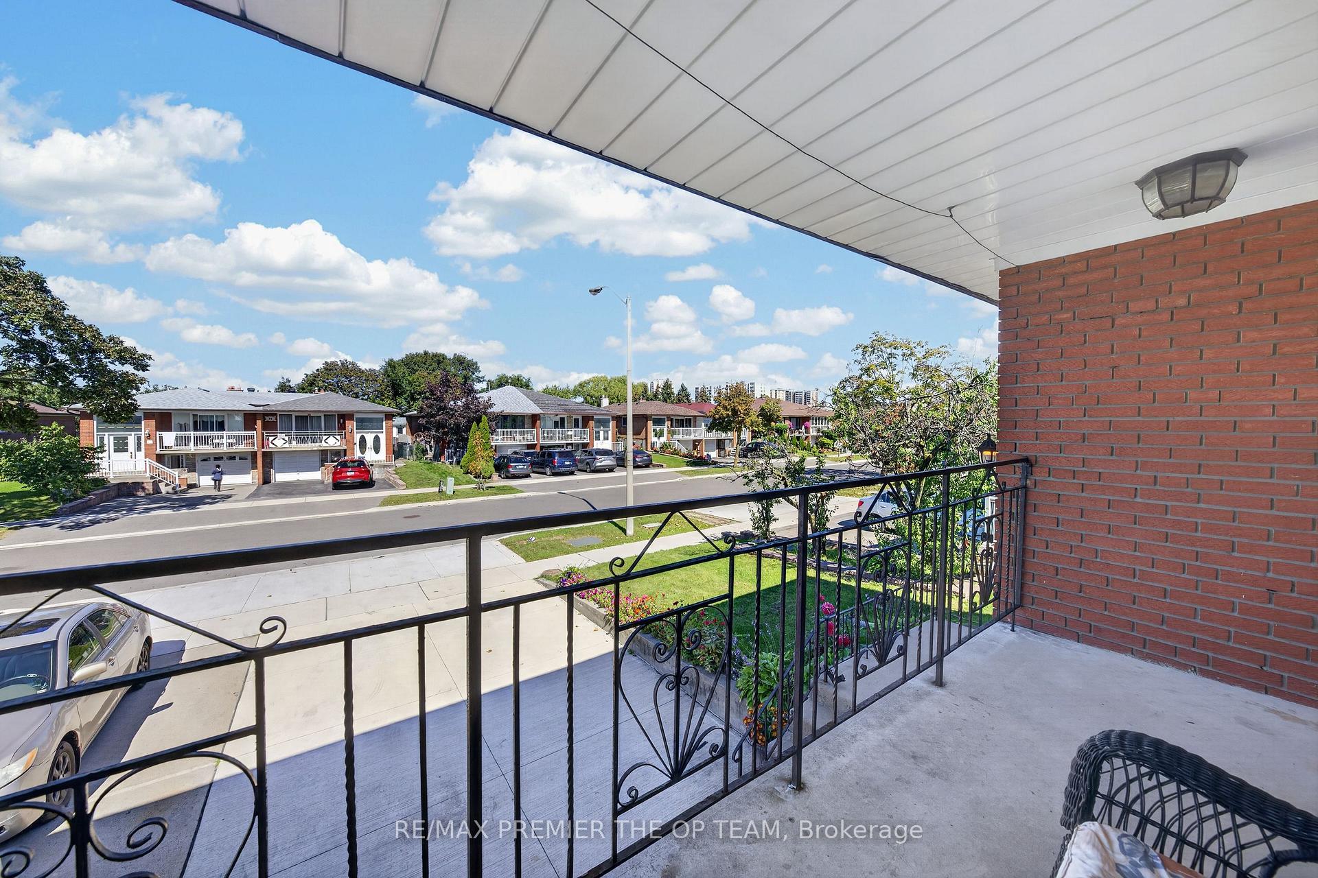 Photo 8 of 97 Firgrove Crescent, North York, Glenfield-Jane Heights — HOMEH
