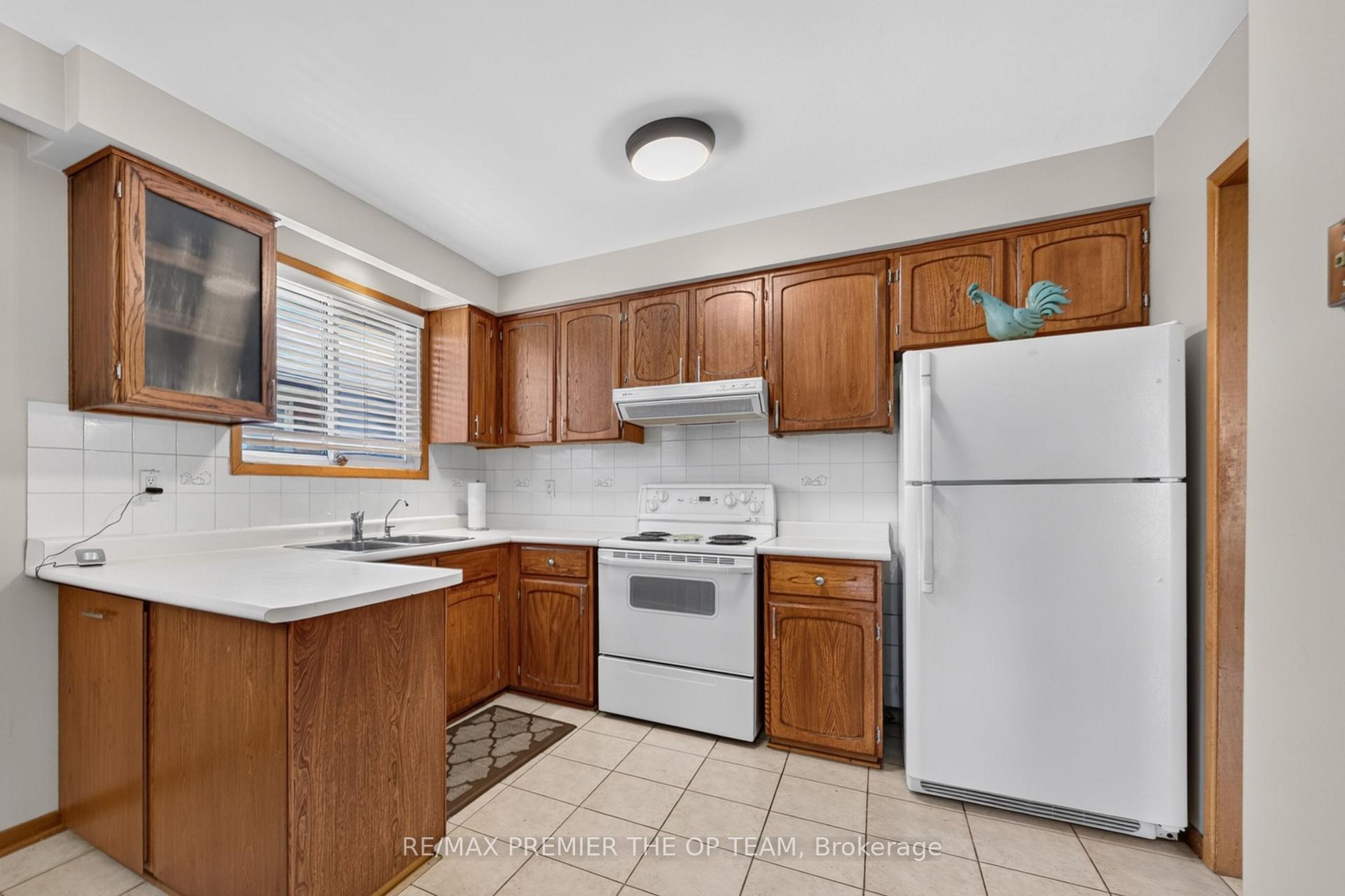 Photo 12 of 97 Firgrove Crescent, North York, Glenfield-Jane Heights — HOMEH
